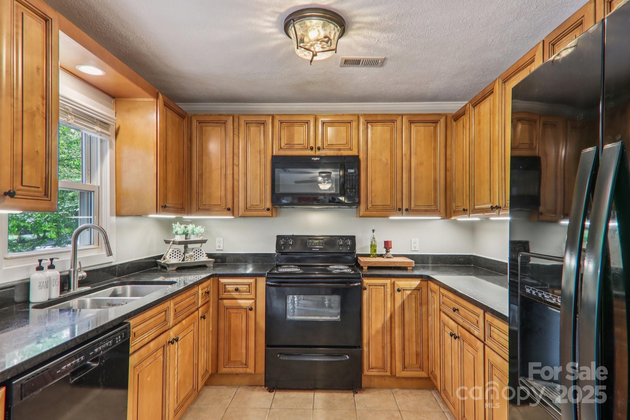 416 S Cherokee Avenue Property Photo 13