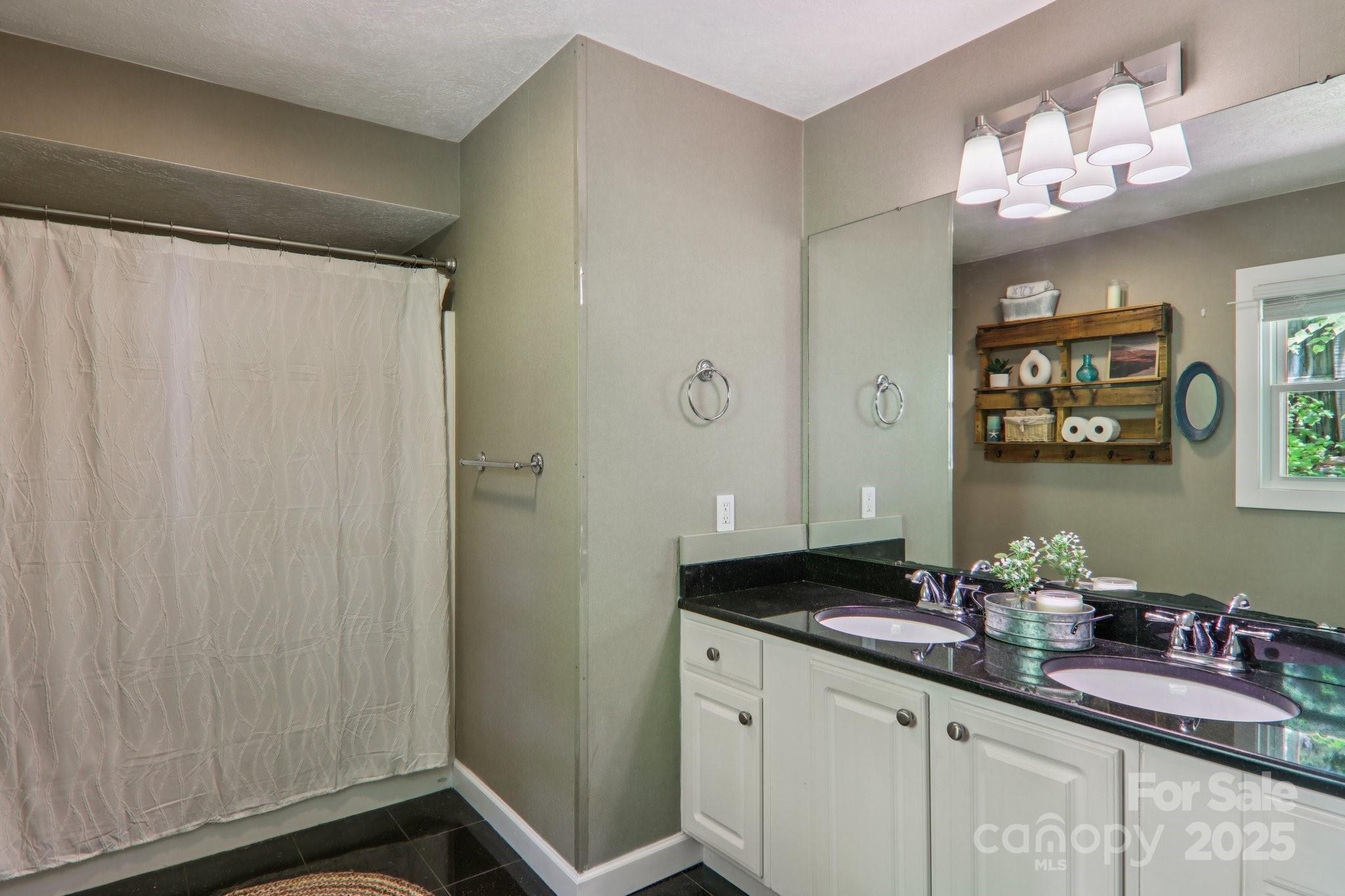 416 S Cherokee Avenue Property Photo 16