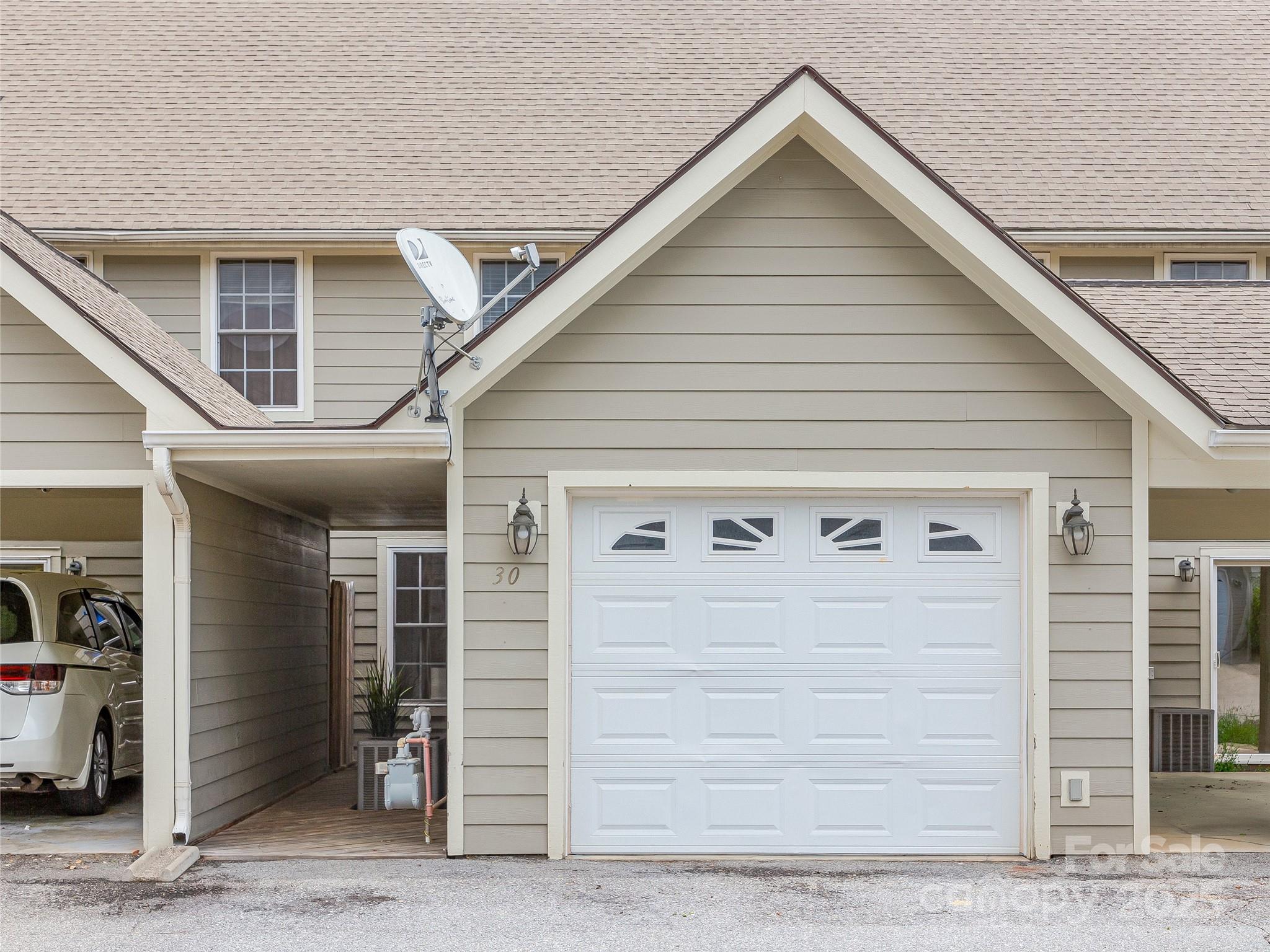 30 Rotunda Circle Property Photo 3