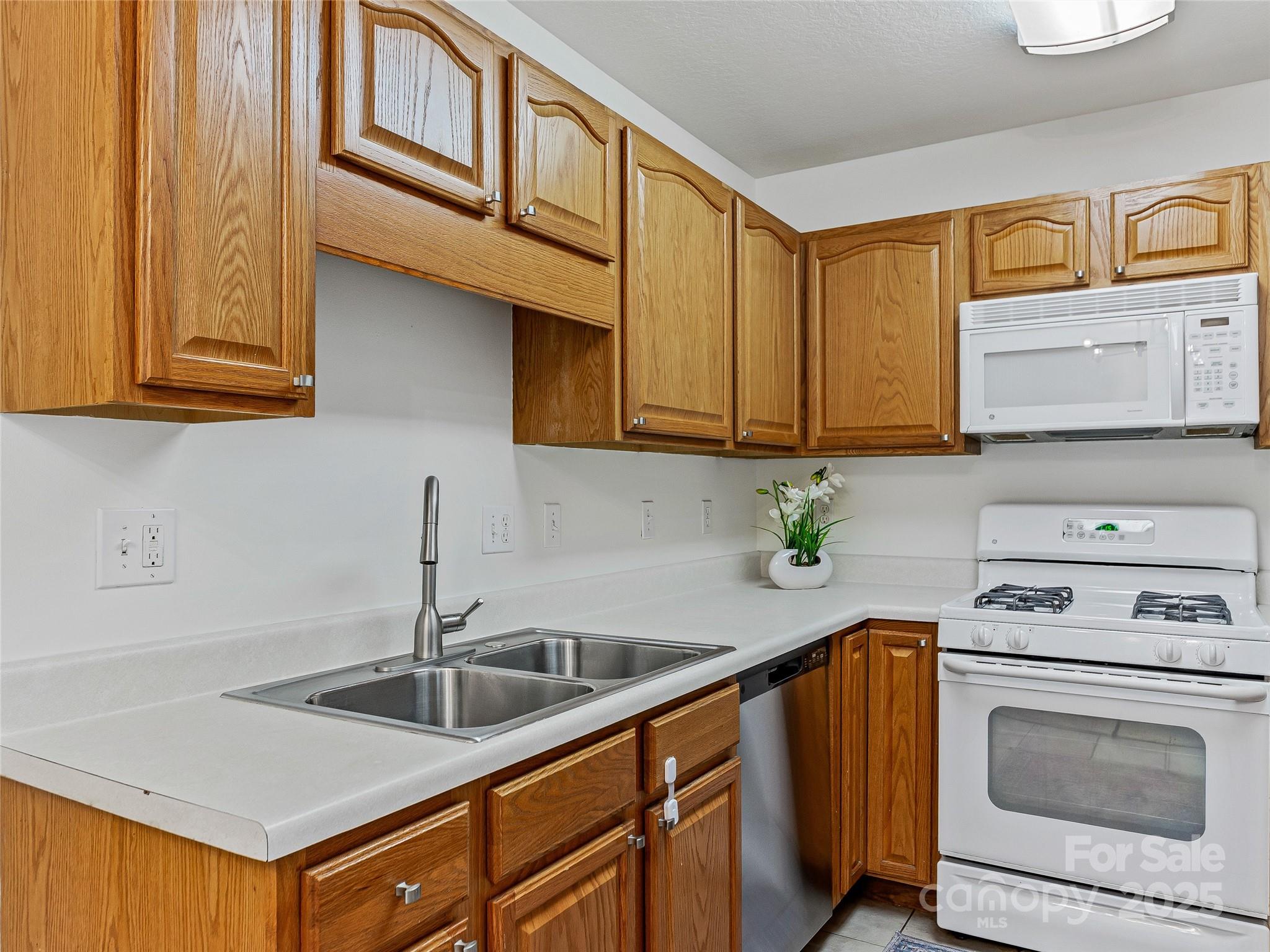 30 Rotunda Circle Property Photo 7