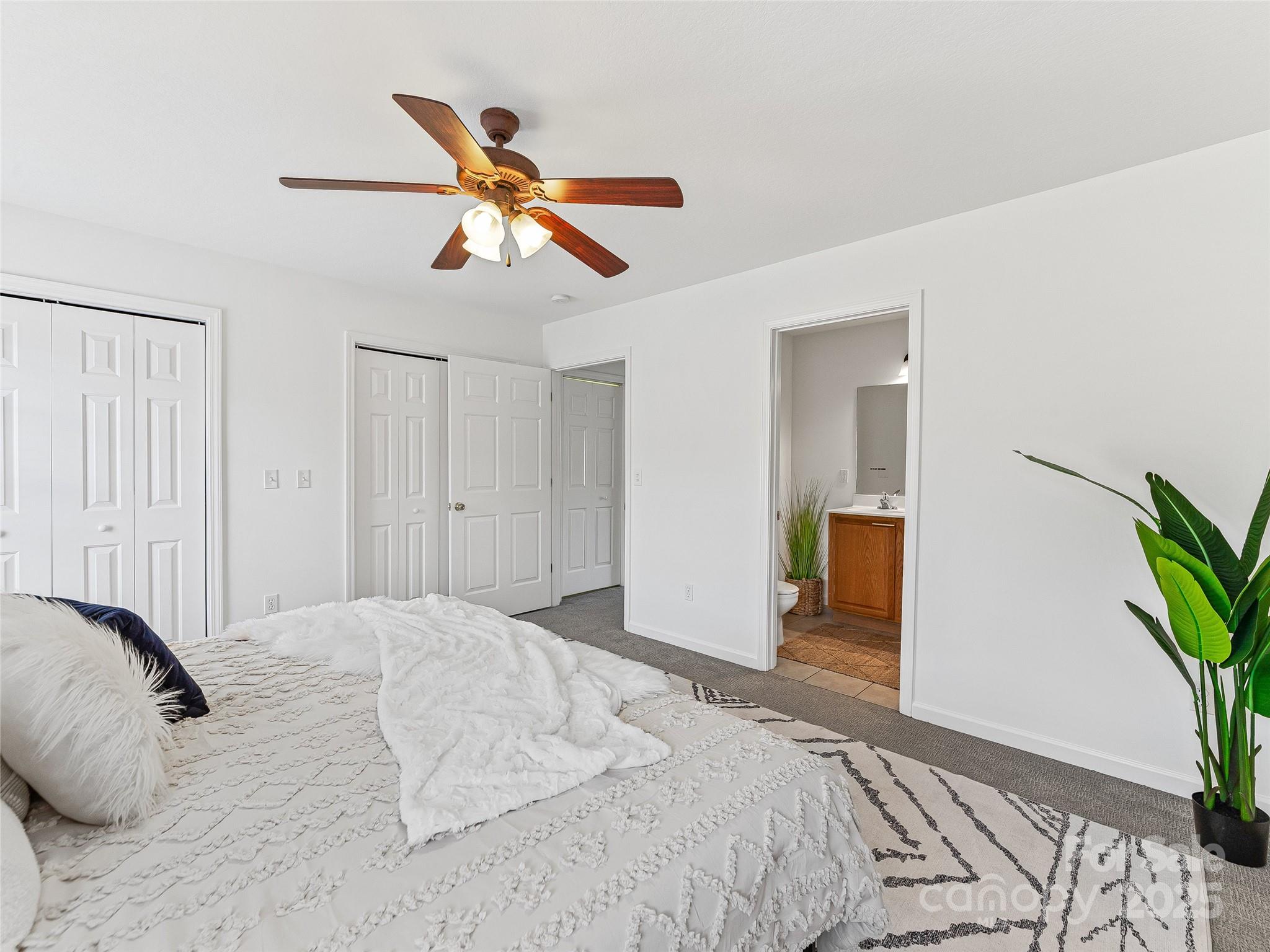 30 Rotunda Circle Property Photo 11