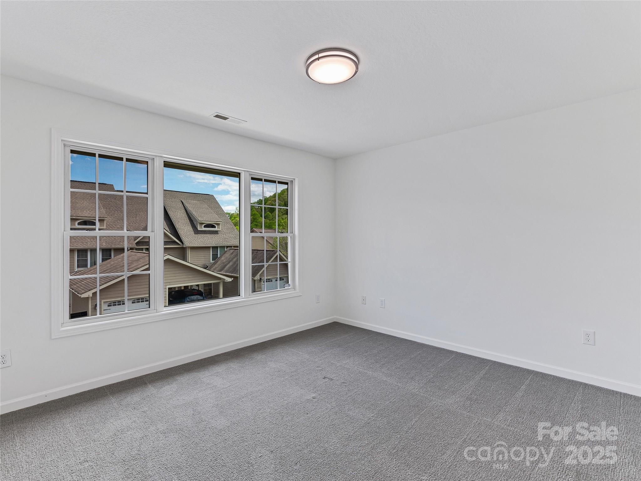 30 Rotunda Circle Property Photo 14