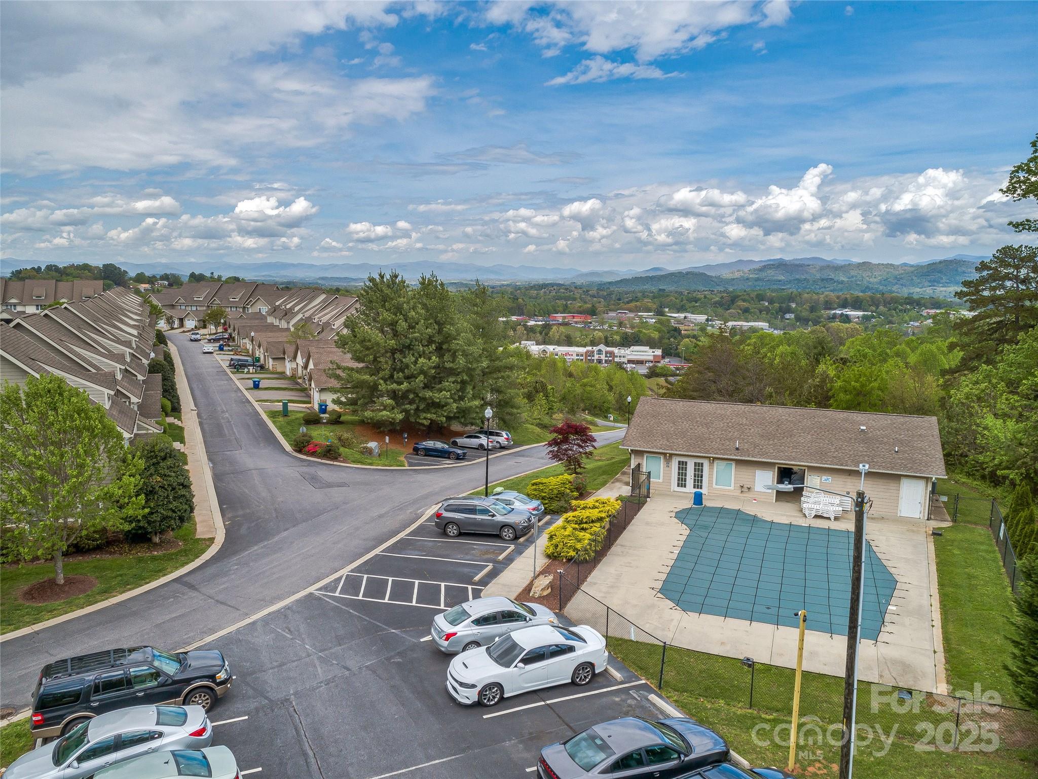 30 Rotunda Circle Property Photo 21