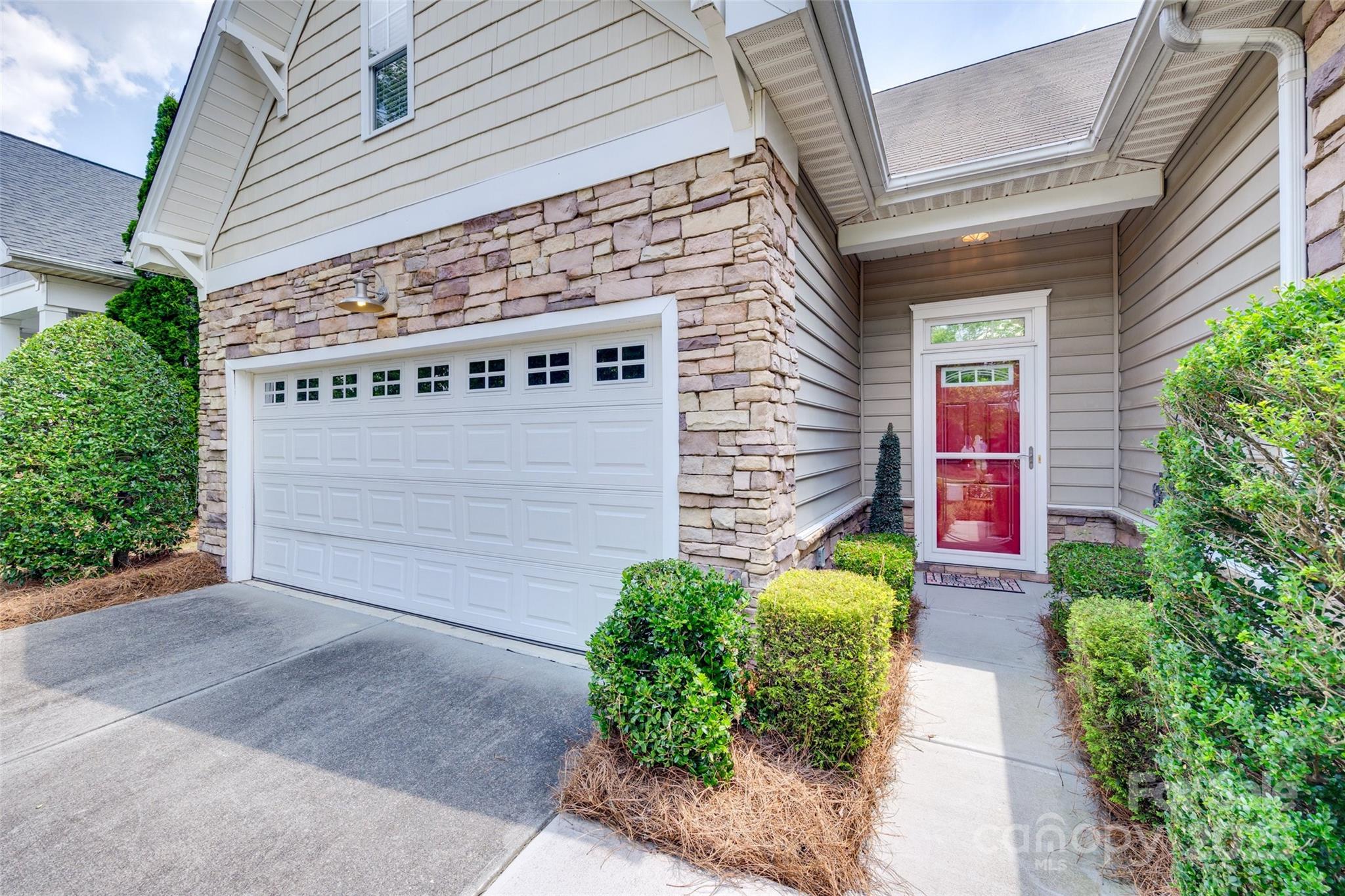 1033 Knob Creek Lane Property Photo 3
