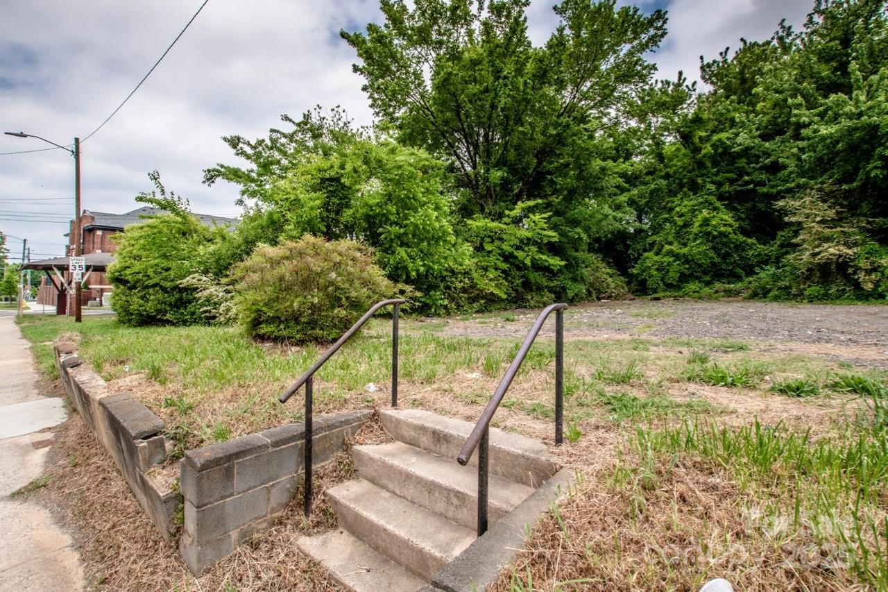 1111 Parkwood Avenue Property Photo 4