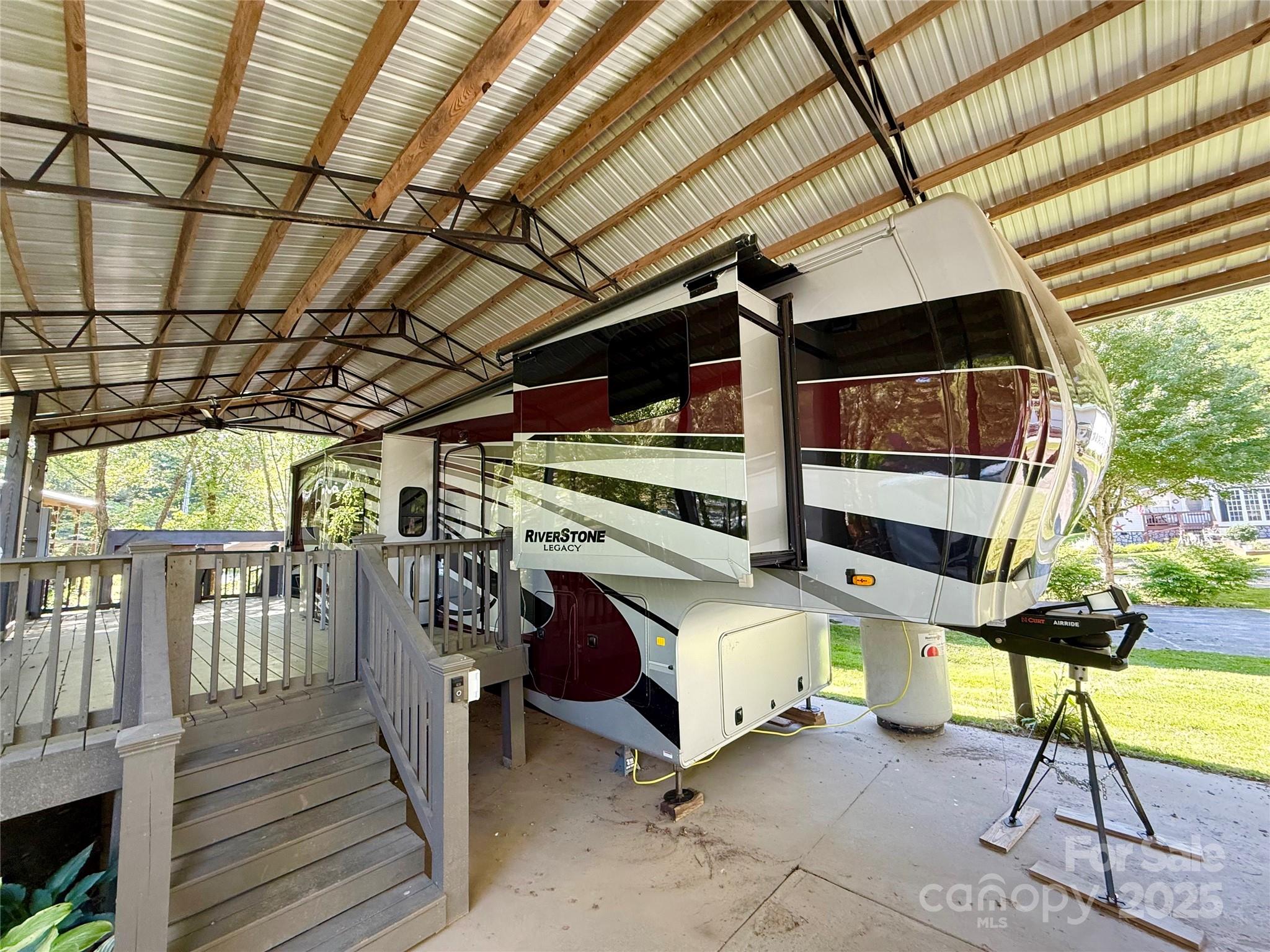 177 Finch Way Property Photo 1