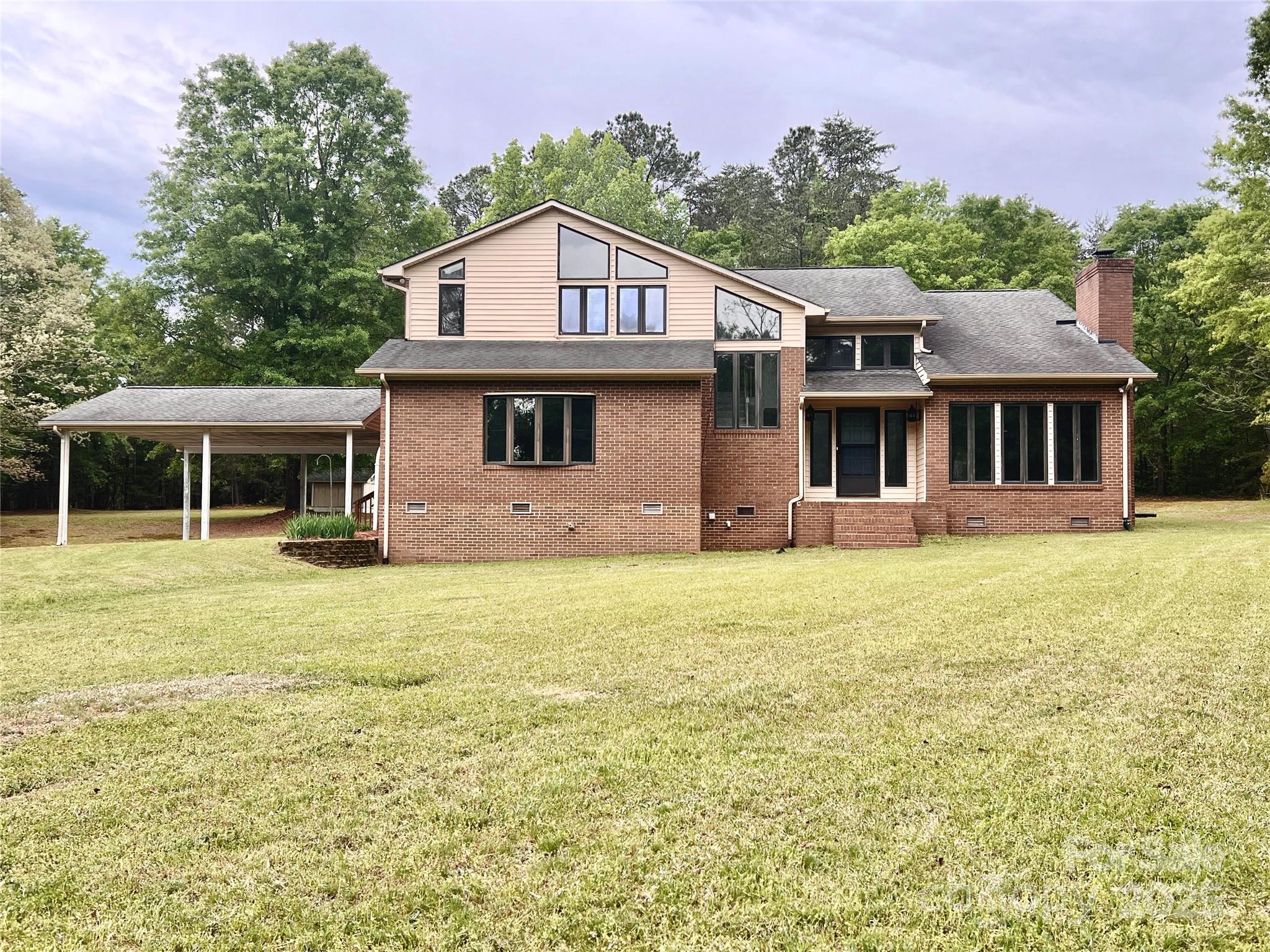 611 Stowe Road Property Photo