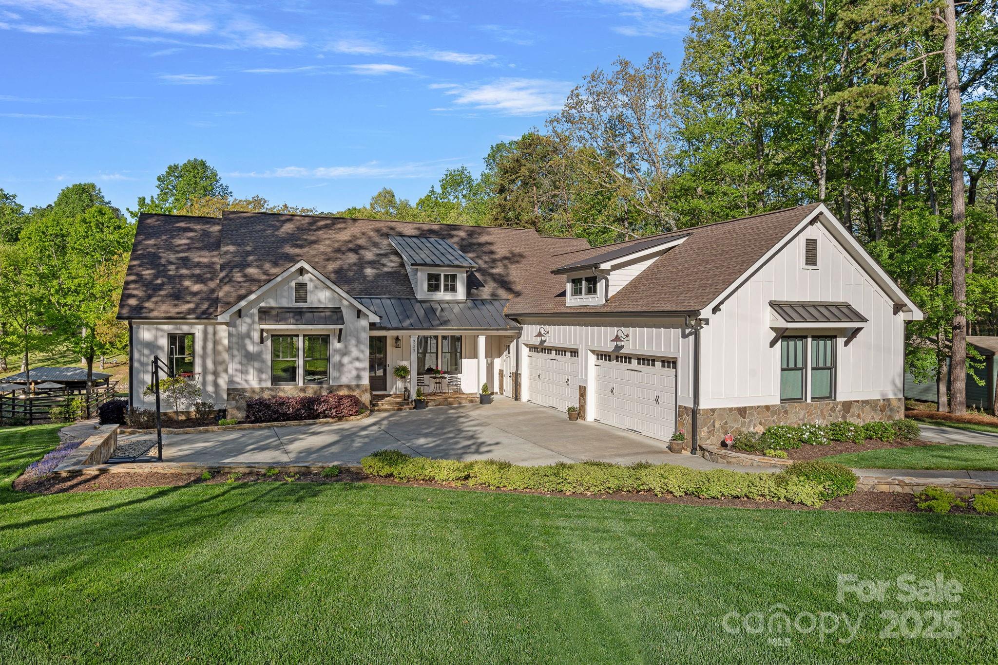 327 Kenway Loop Property Photo
