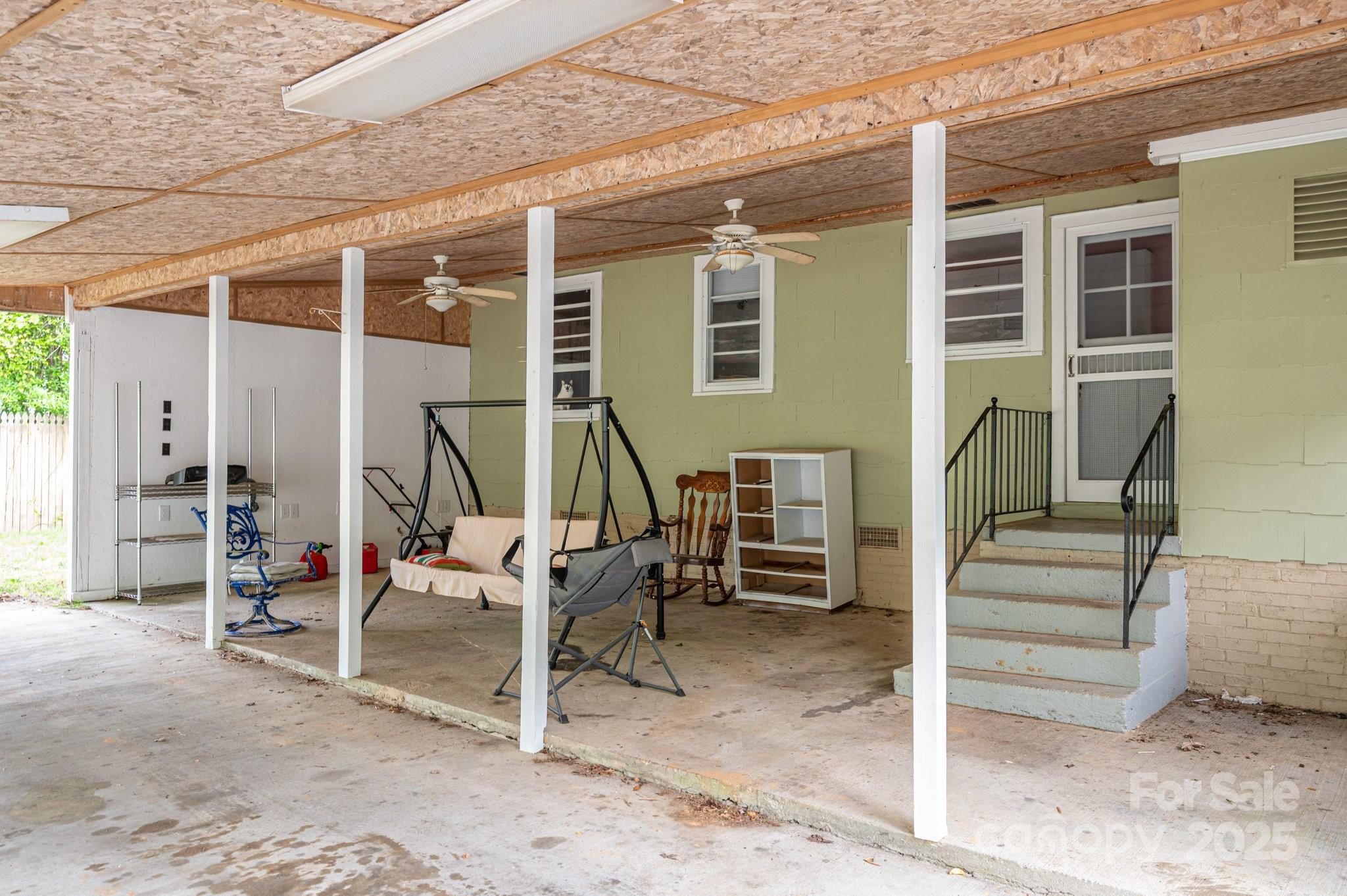 400 Houser Street Property Photo 3