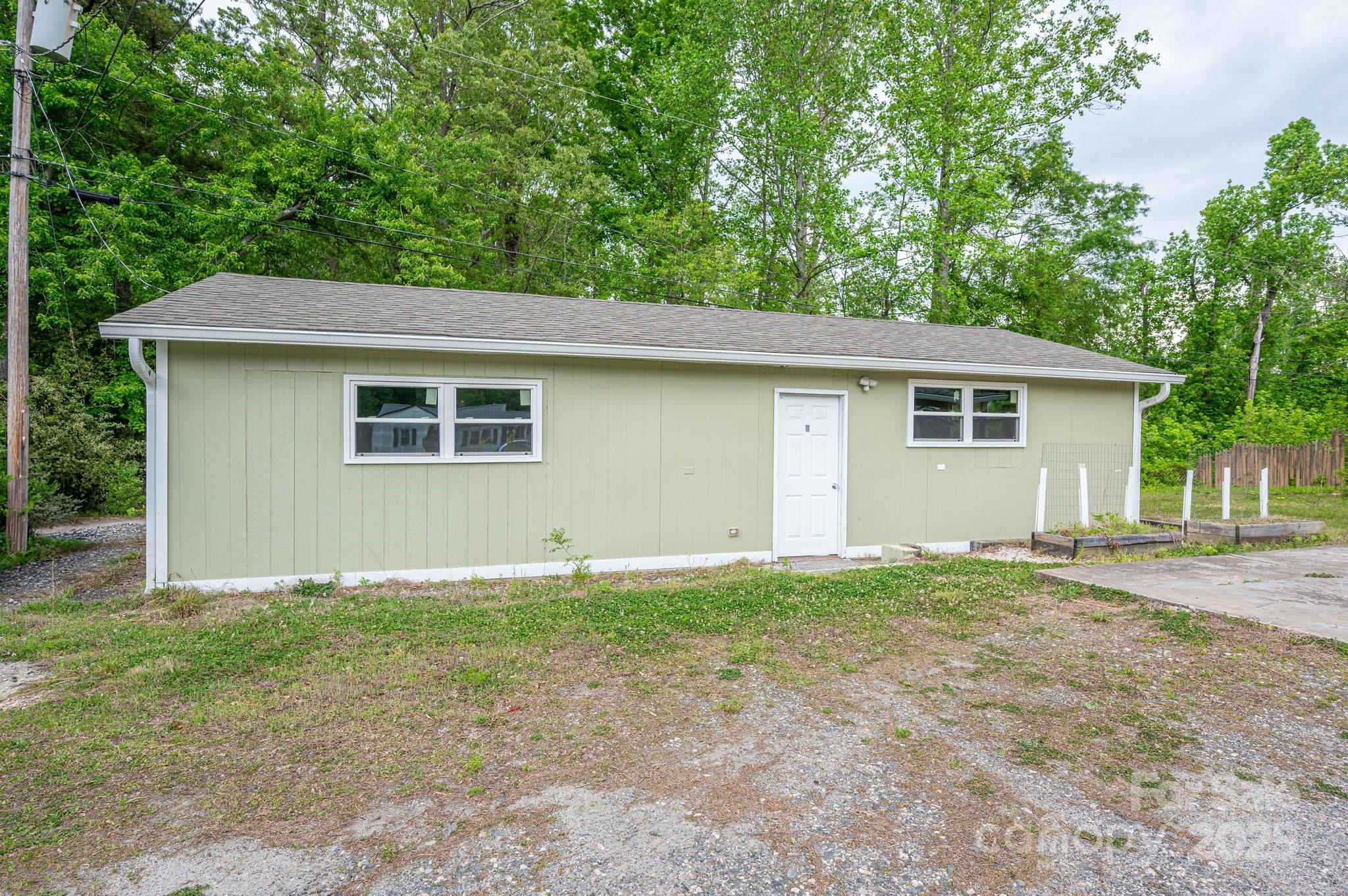 400 Houser Street Property Photo 4