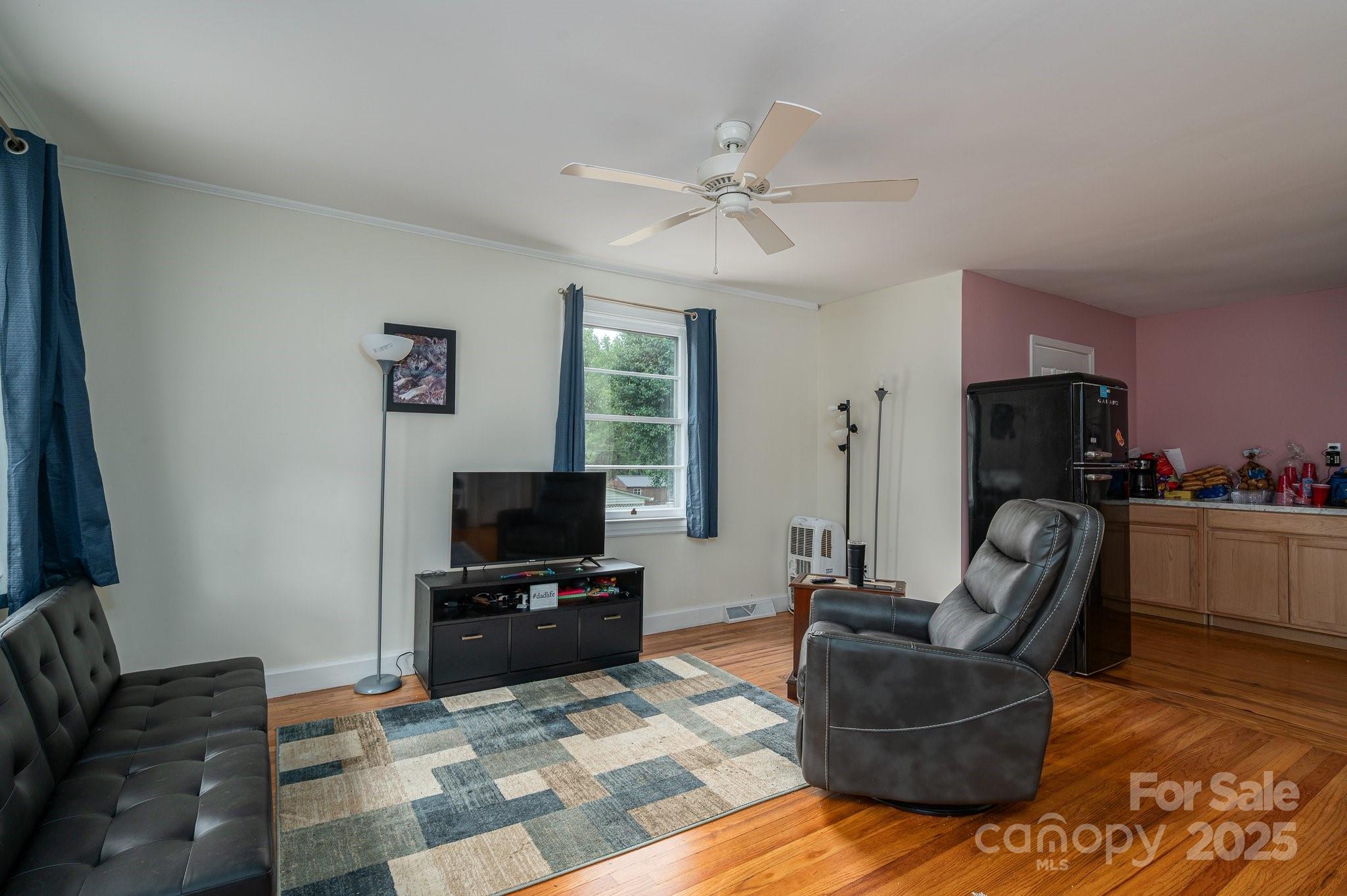 400 Houser Street Property Photo 7