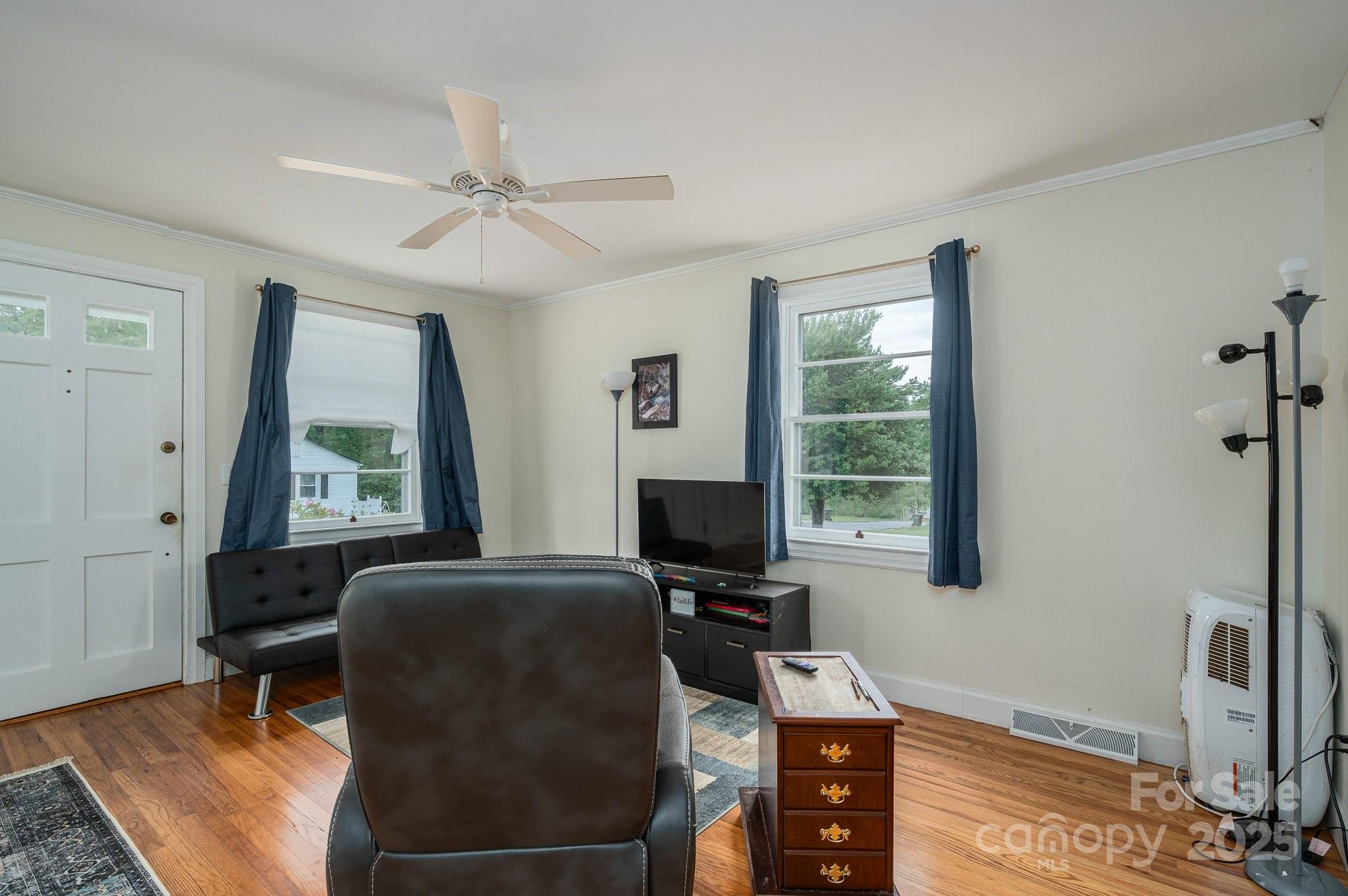 400 Houser Street Property Photo 8