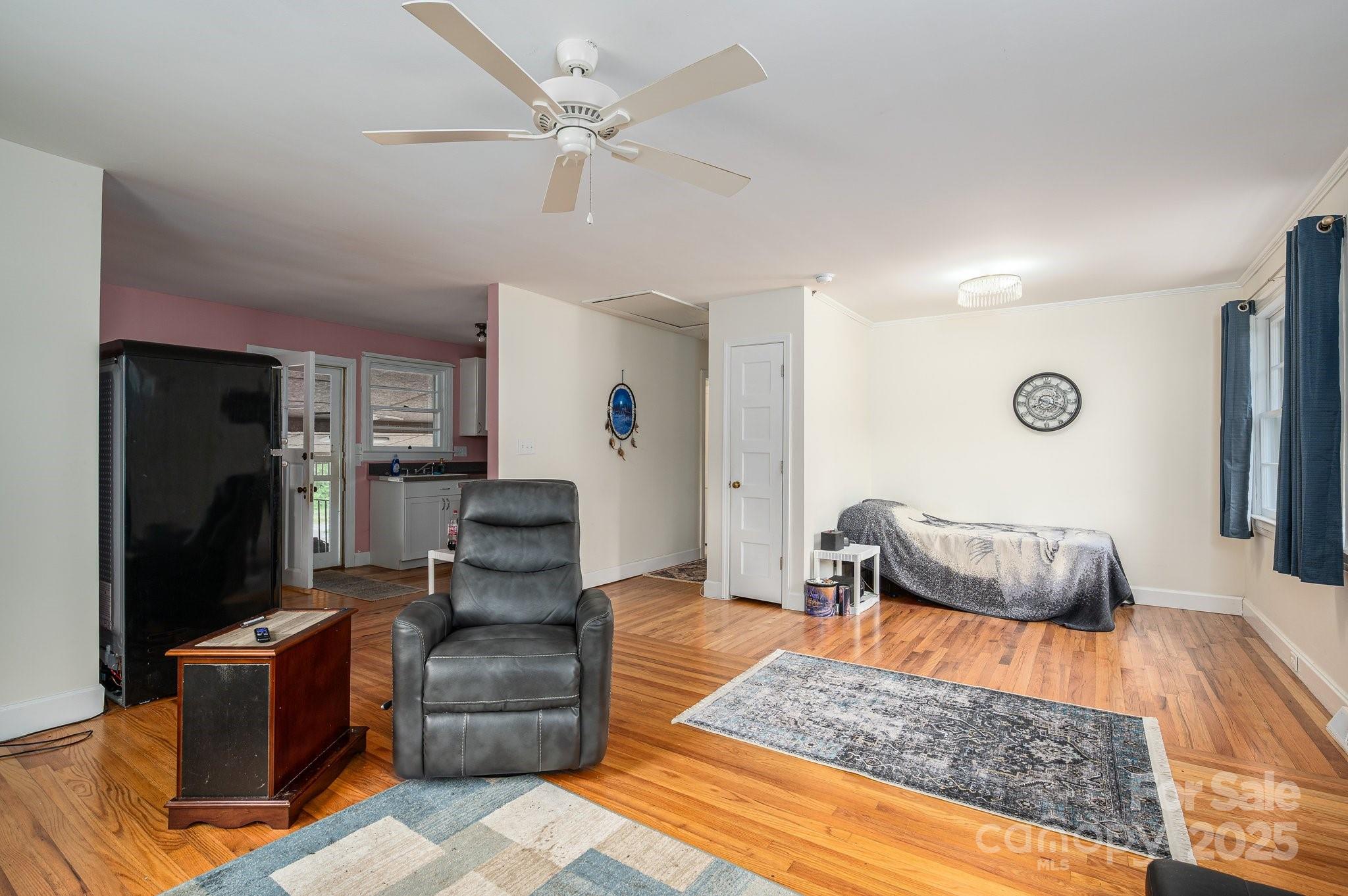 400 Houser Street Property Photo 9