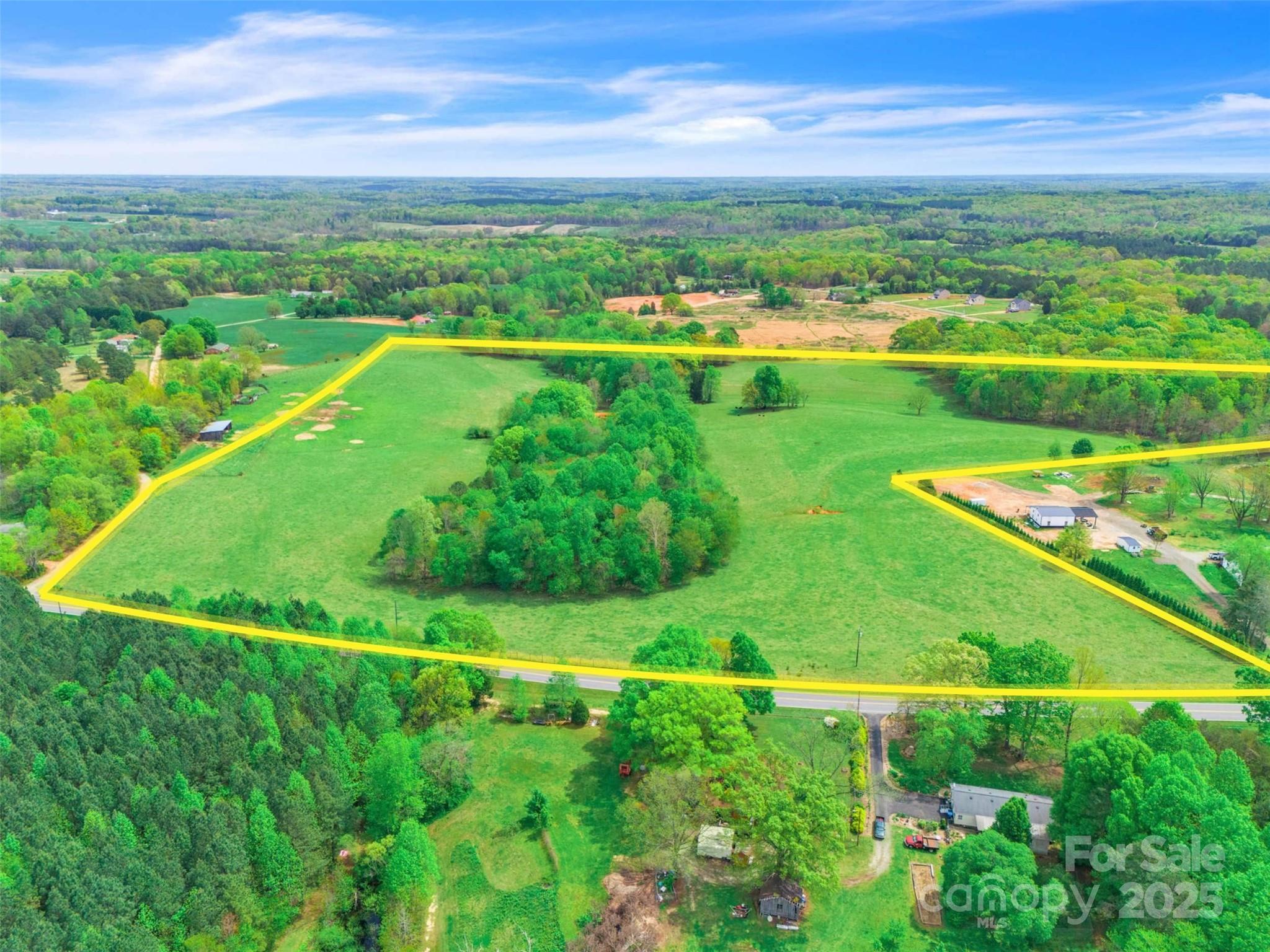 1376 Lowrance Road Property Photo 3