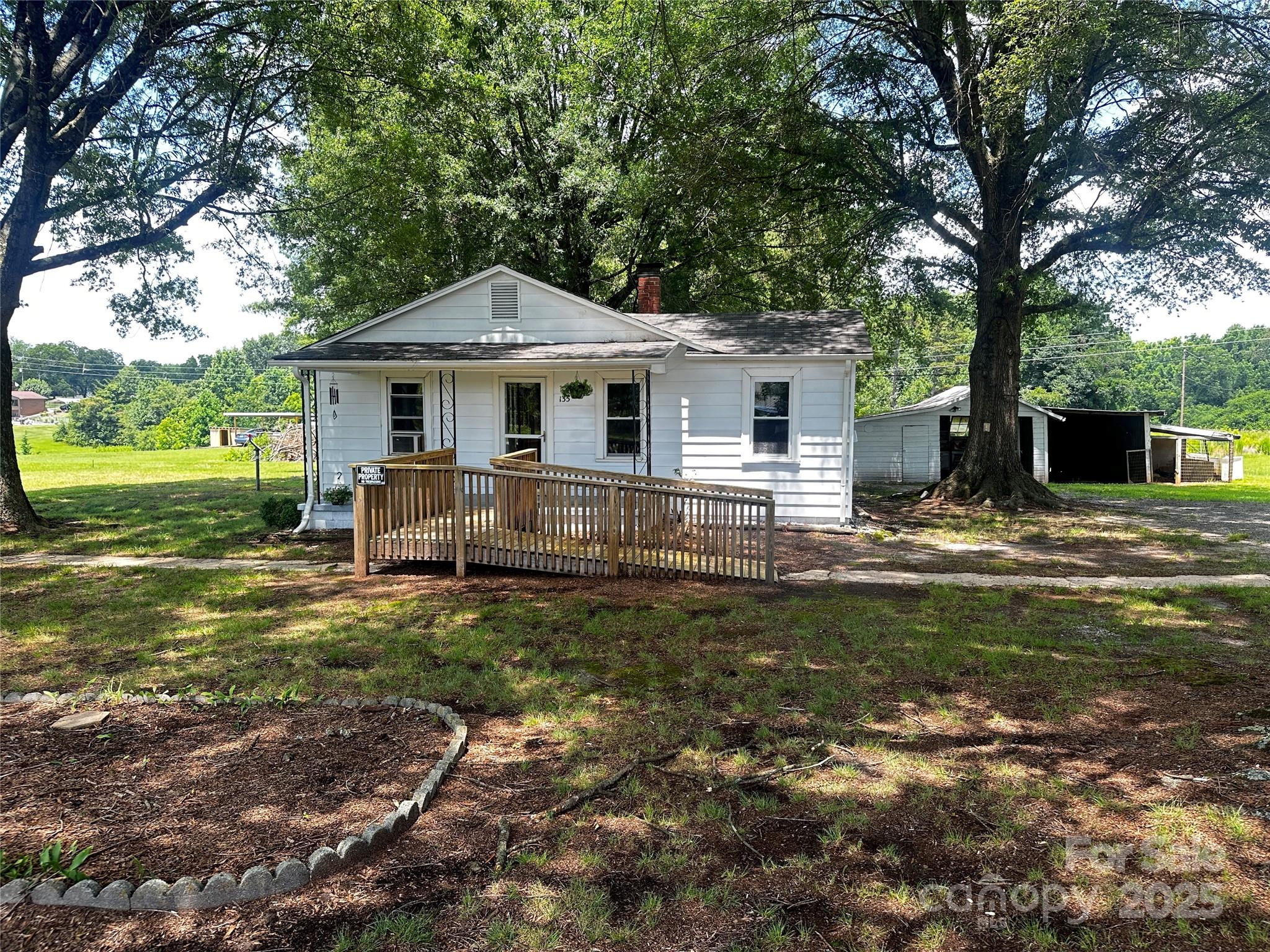 135 Hendren Lane Property Photo 1