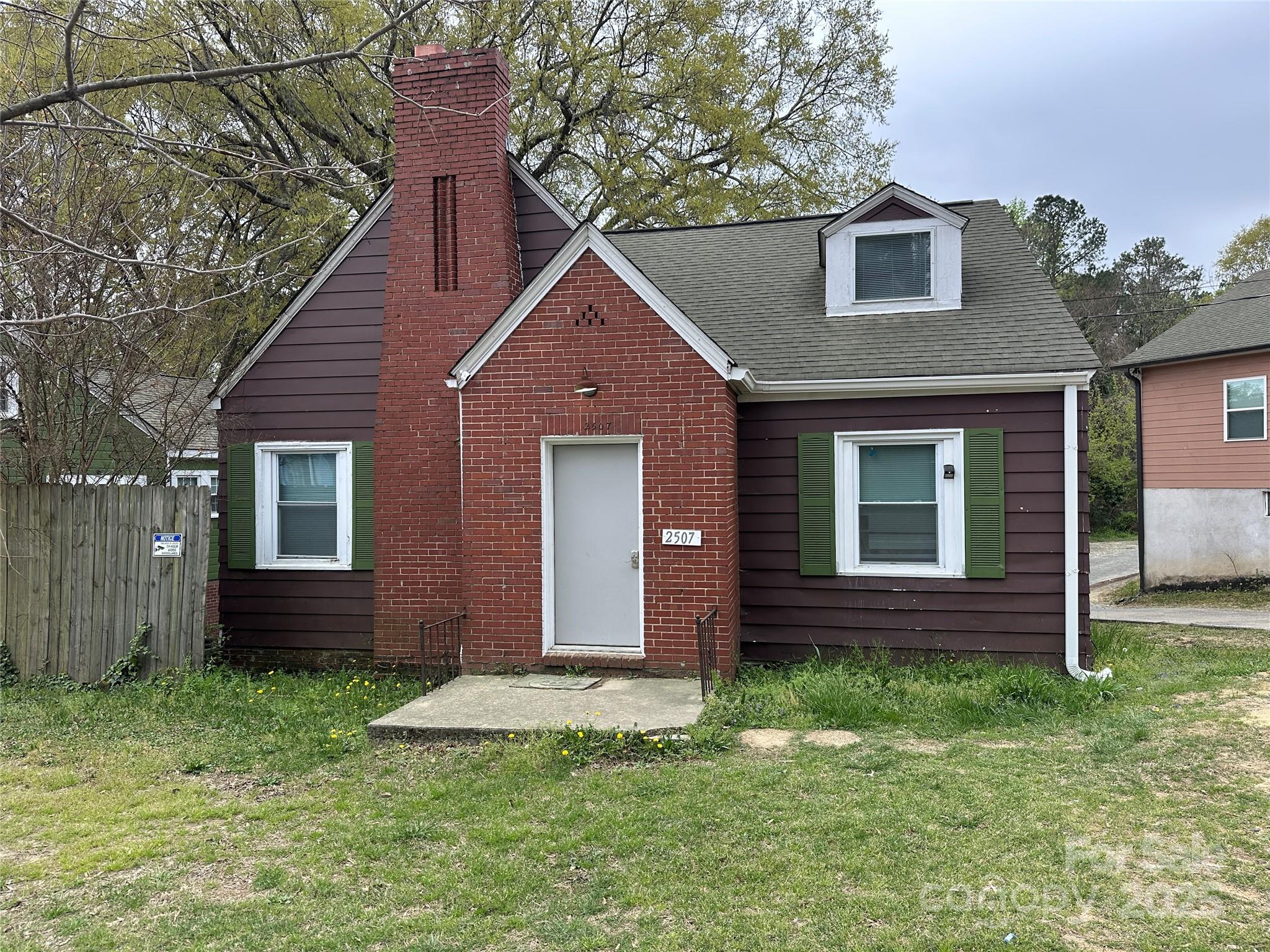 2507 Chapel Hill Road Property Photo 1