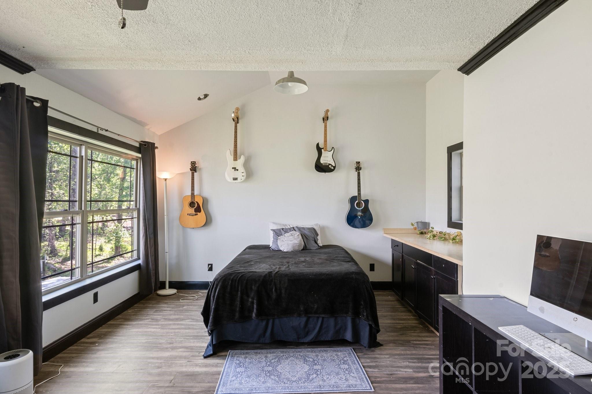 4107 Sandy Plains Road Property Photo 10