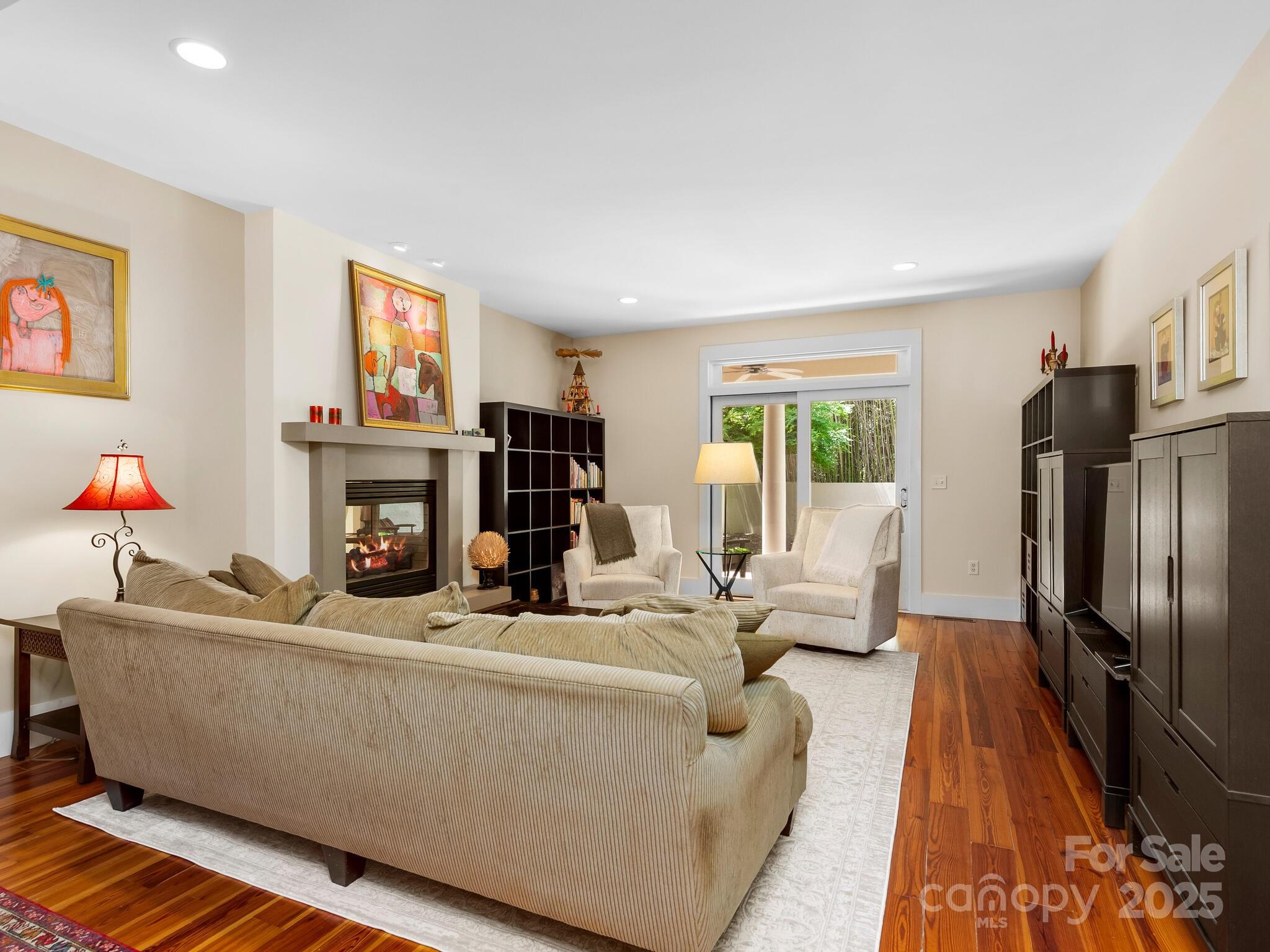 18 Ozark Spring Lane Property Photo 7