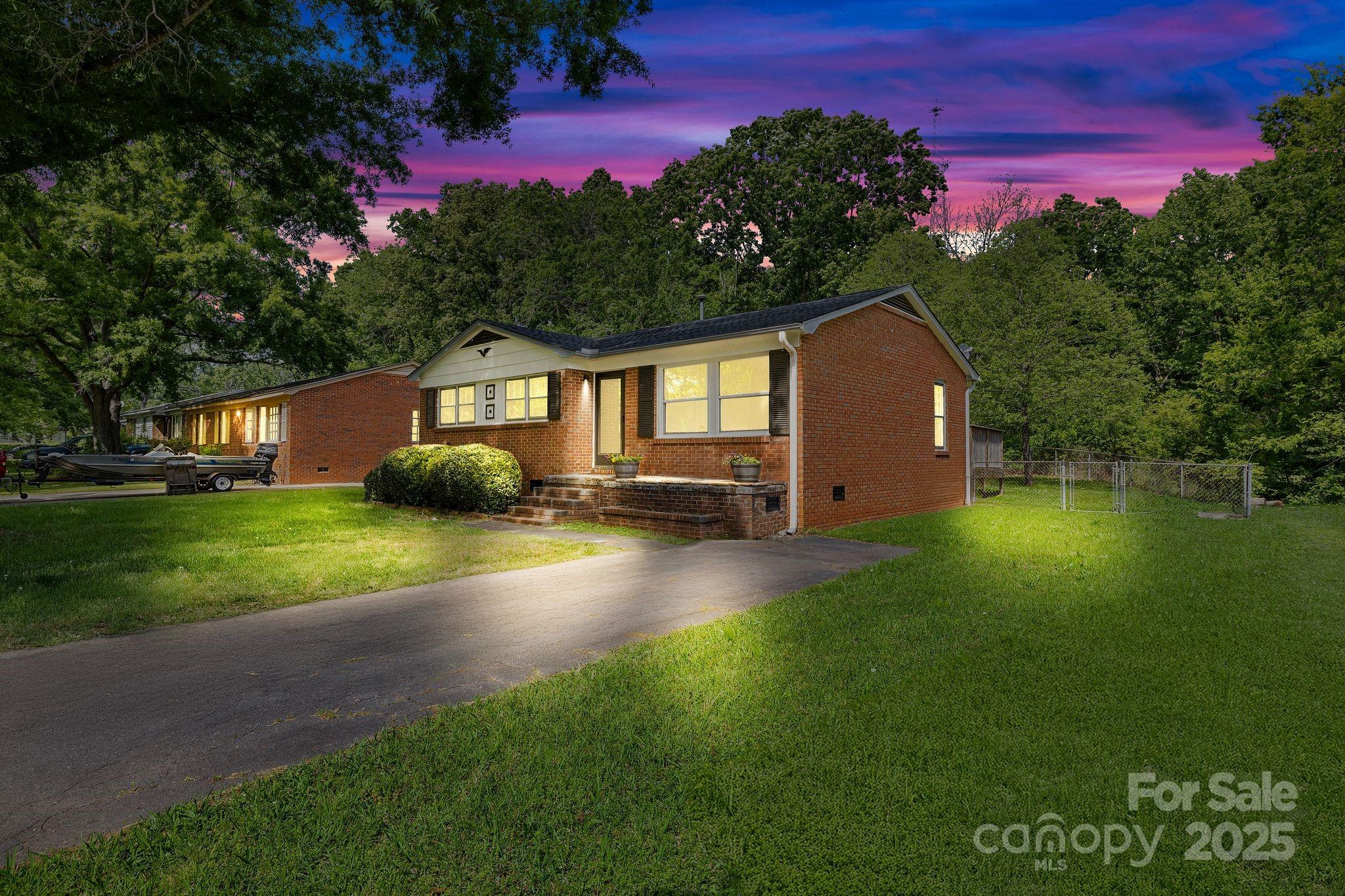 1053 Stoneybrook Lane Property Photo 1