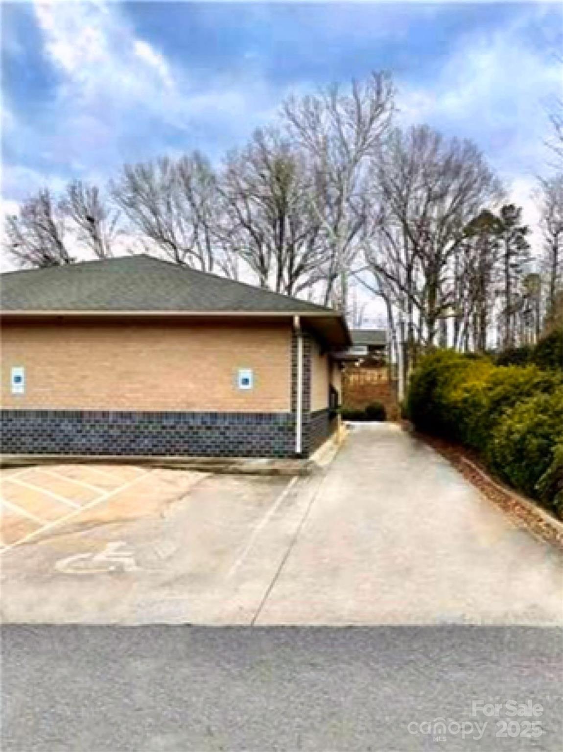 1007 Creekside Medical Drive Property Photo 3