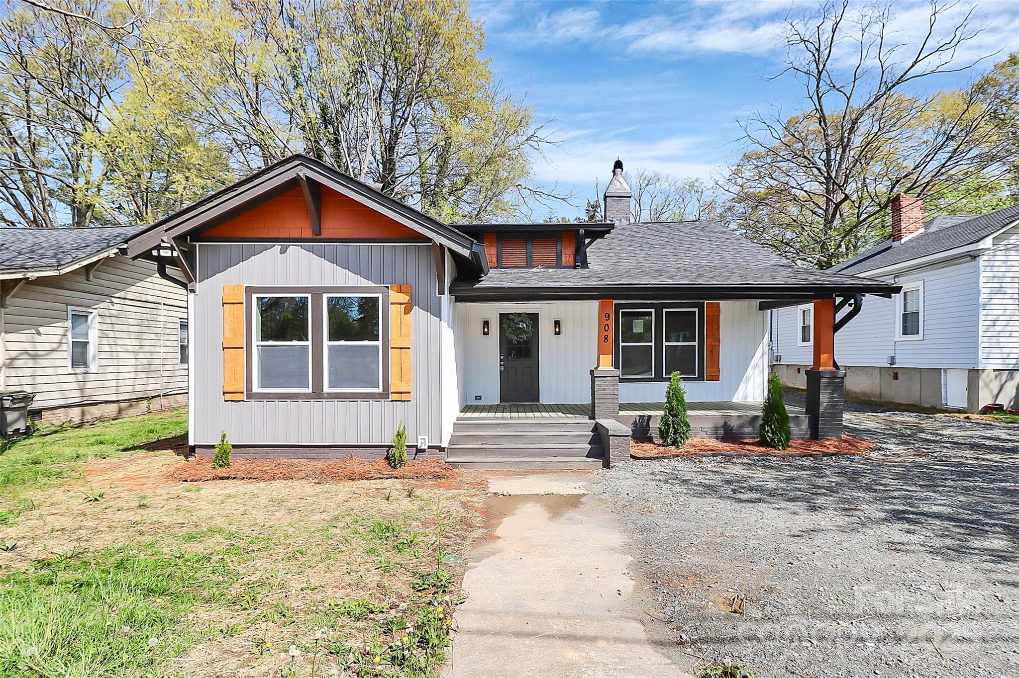 908 W Airline Avenue Property Photo 1
