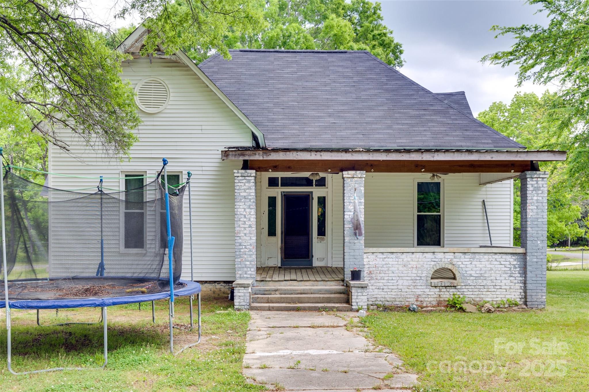 302 Charlotte Street Property Photo 1