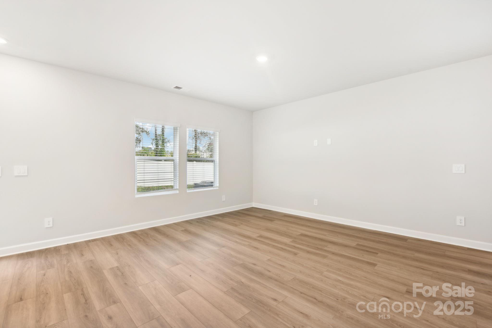 5024 Poplin Valley Property Photo 3