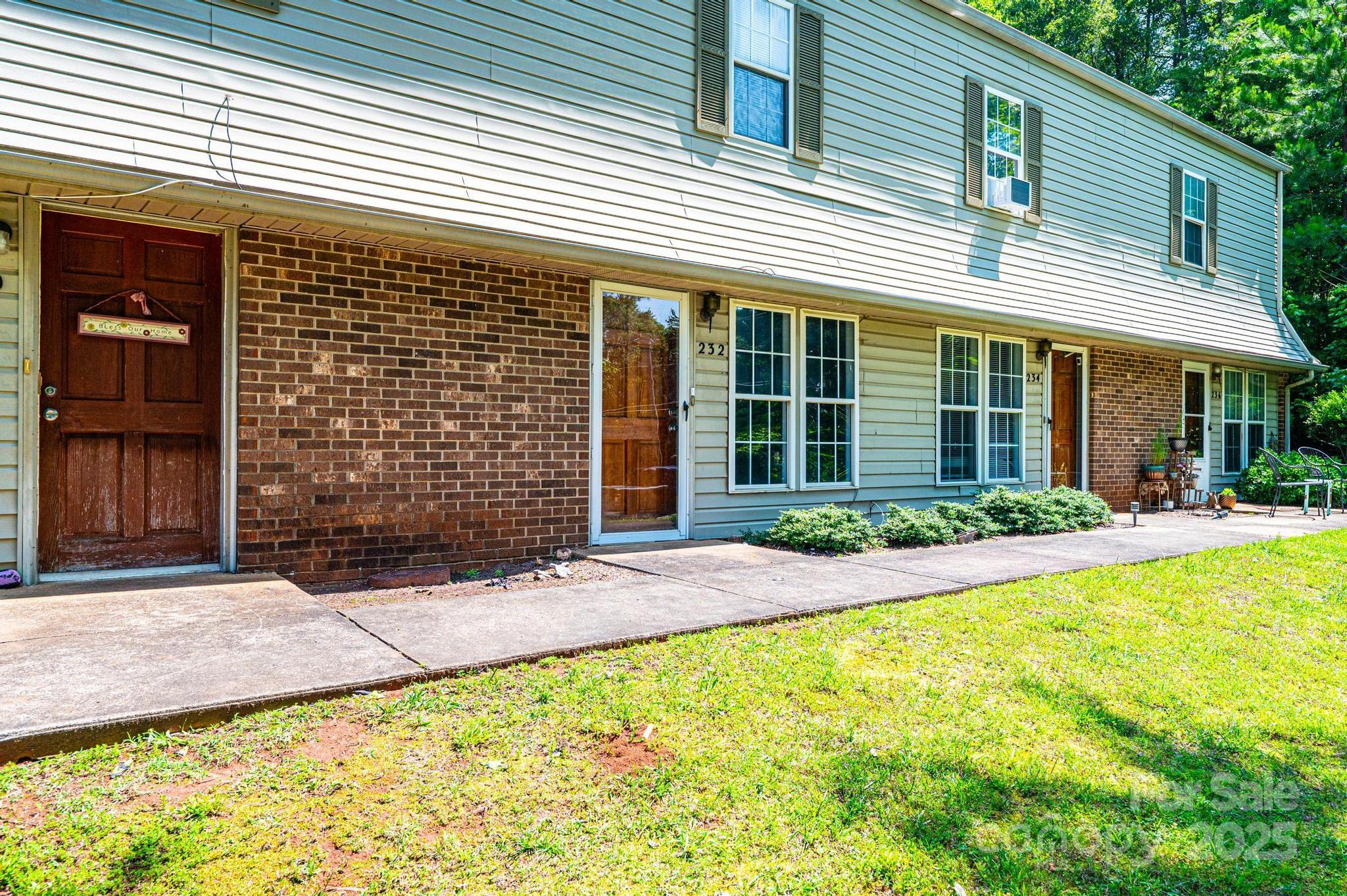 230 Park Lane Property Photo 4