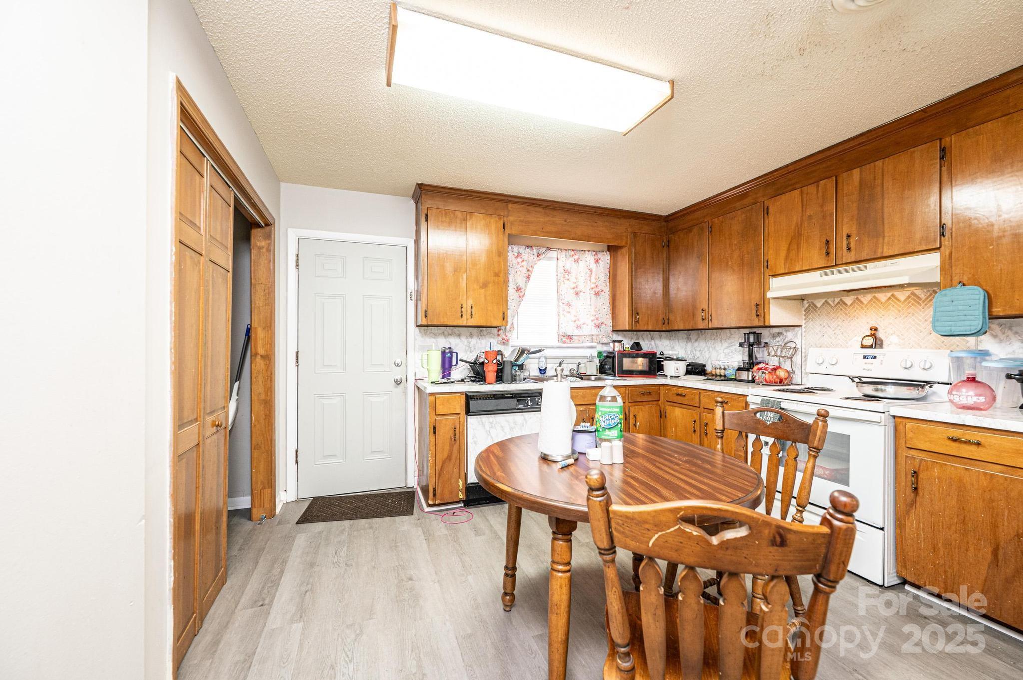 230 Park Lane Property Photo 26