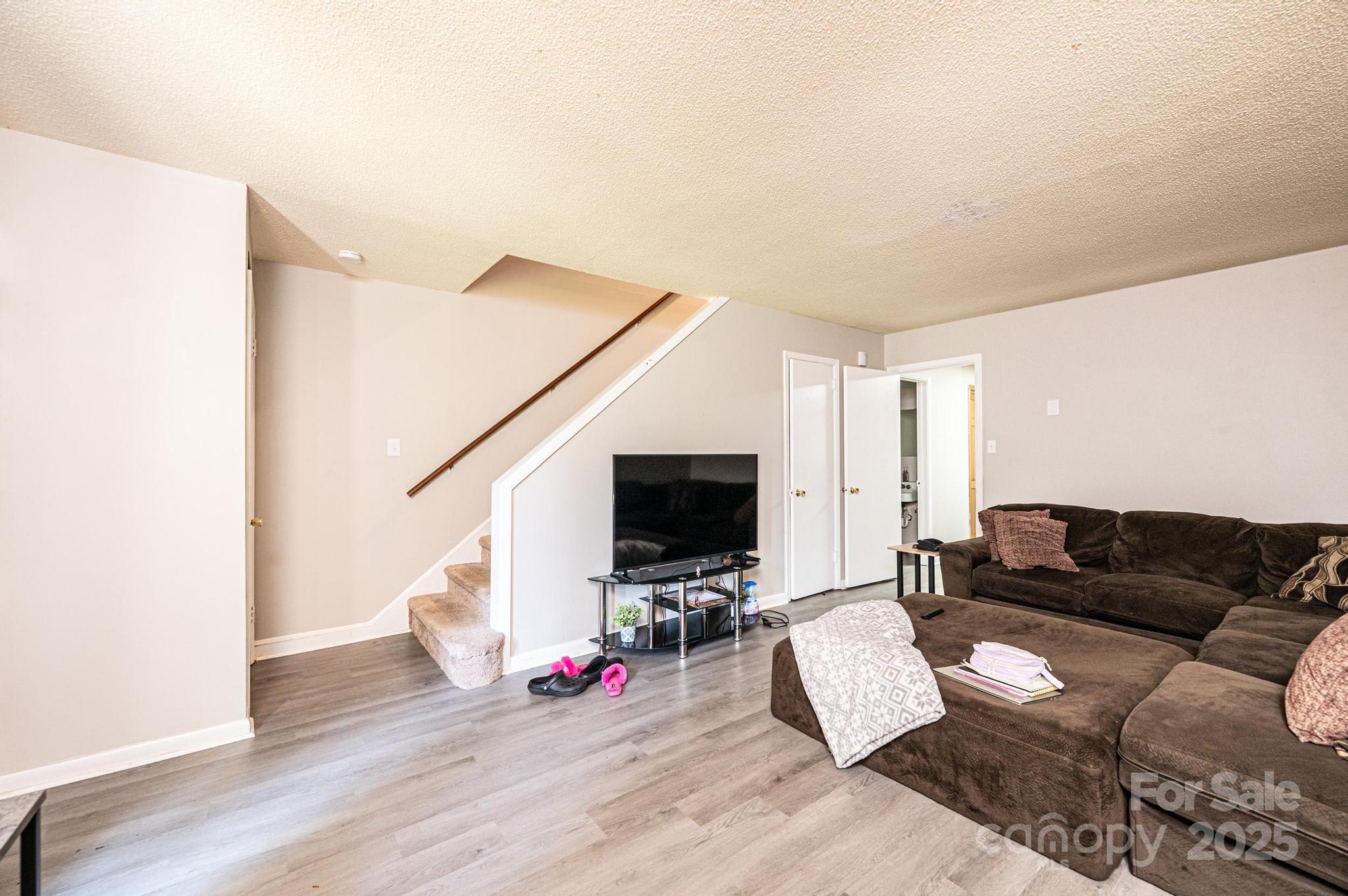 230 Park Lane Property Photo 29