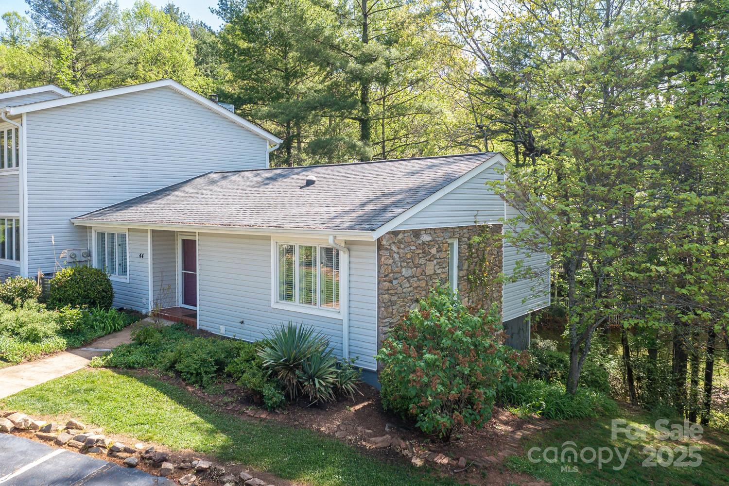 44 Hollybrook Drive Property Photo