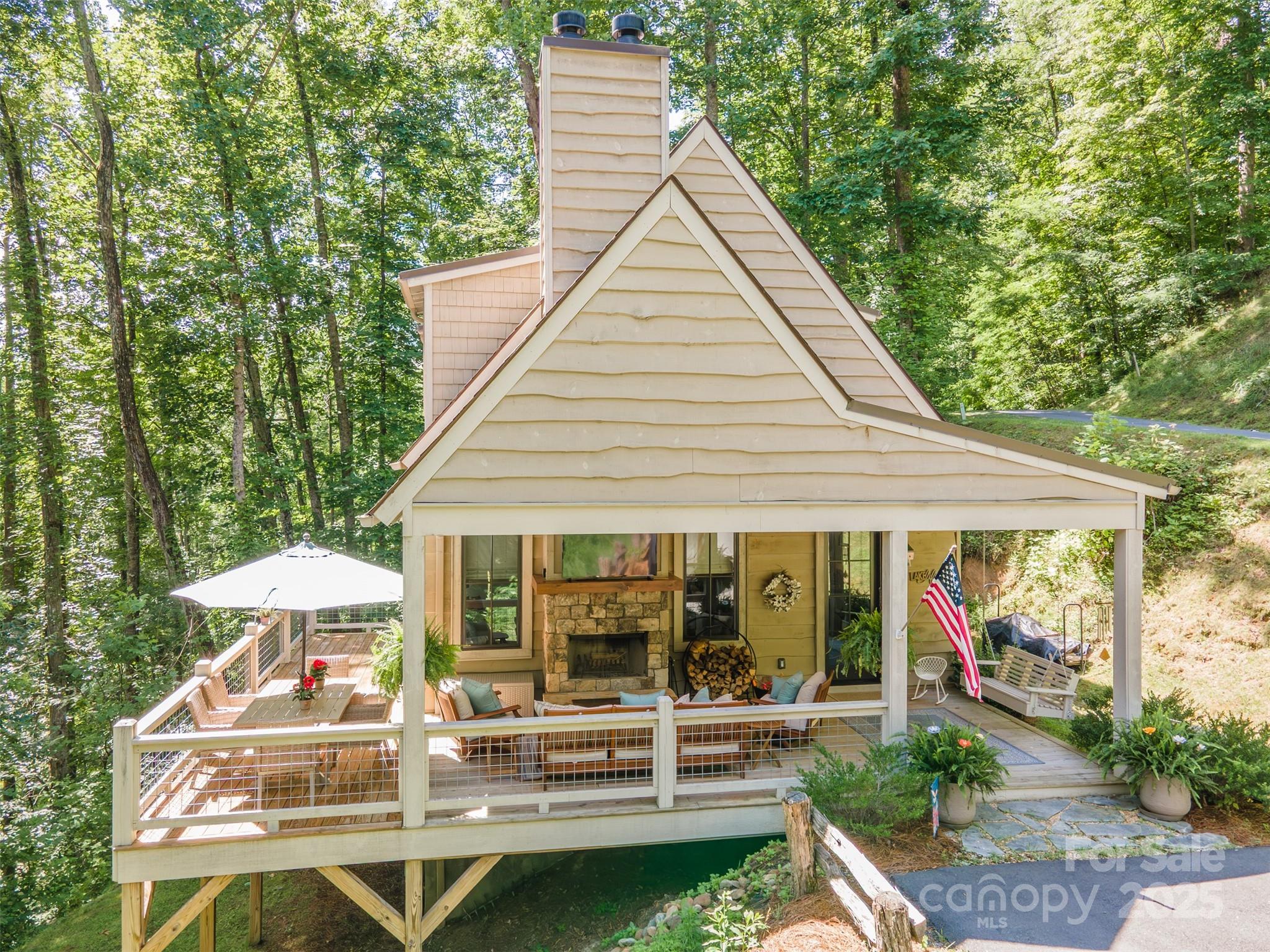 218 Pepperbush Lane Property Photo 1