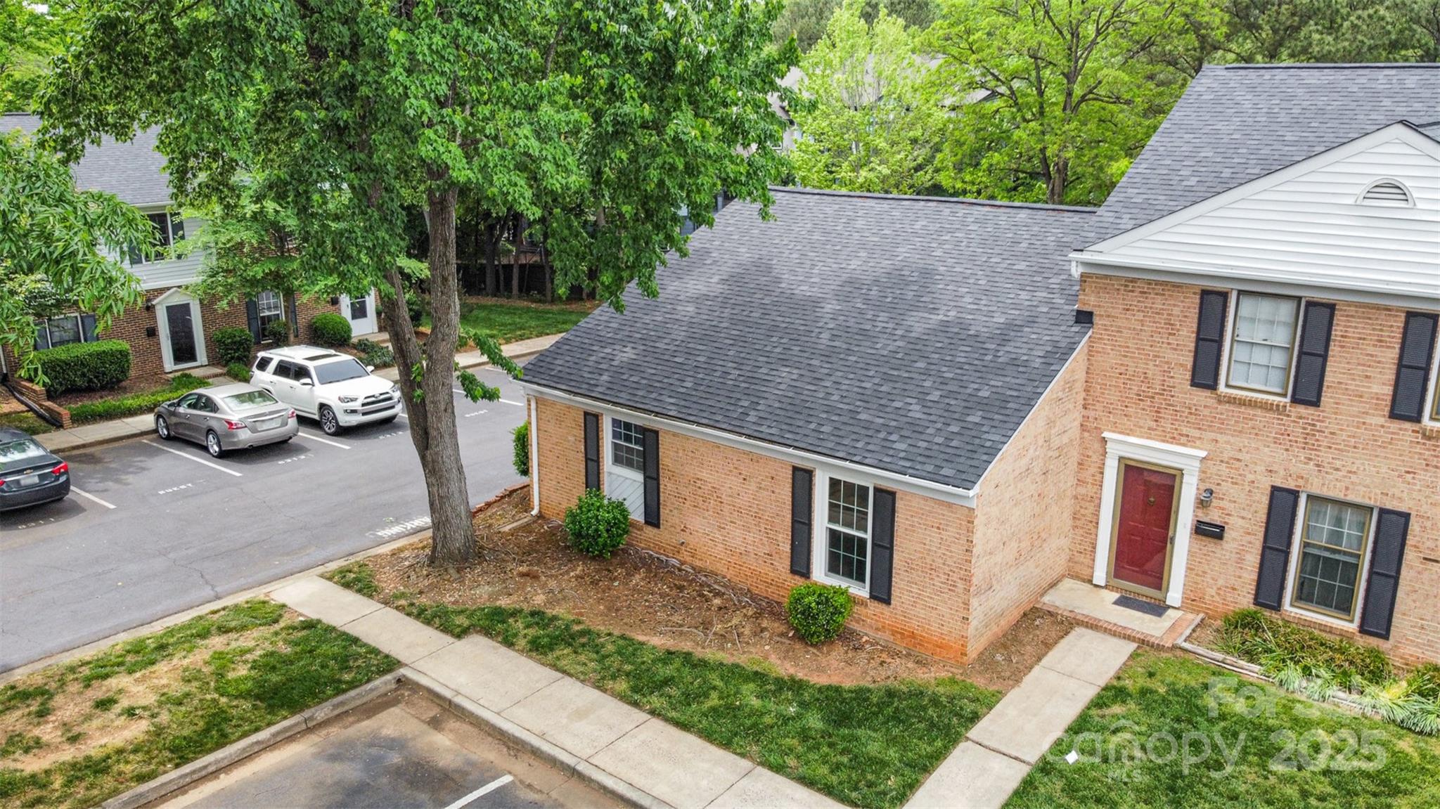 8325 Knights Bridge Road Property Photo 1