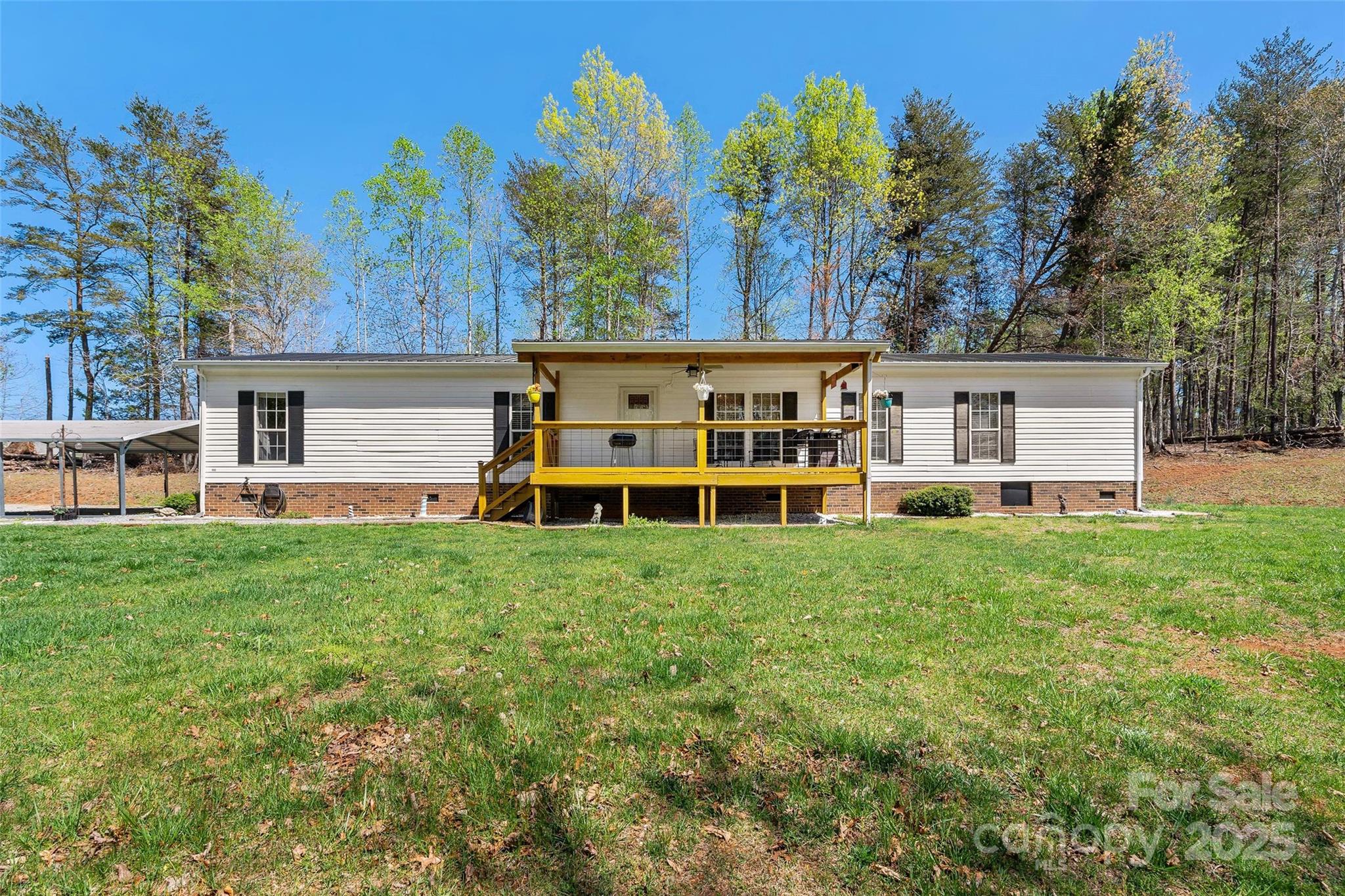2567 Vein Mountain Road Property Photo