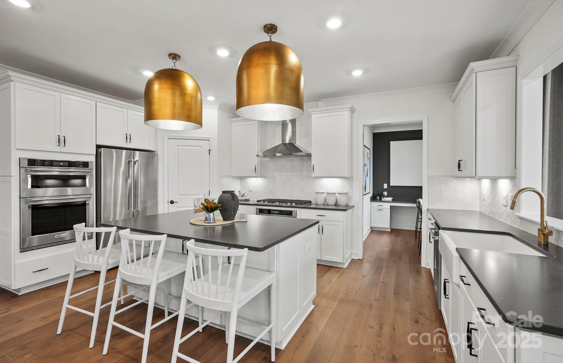 2208 Riverbend Avenue 21 Property Photo 6