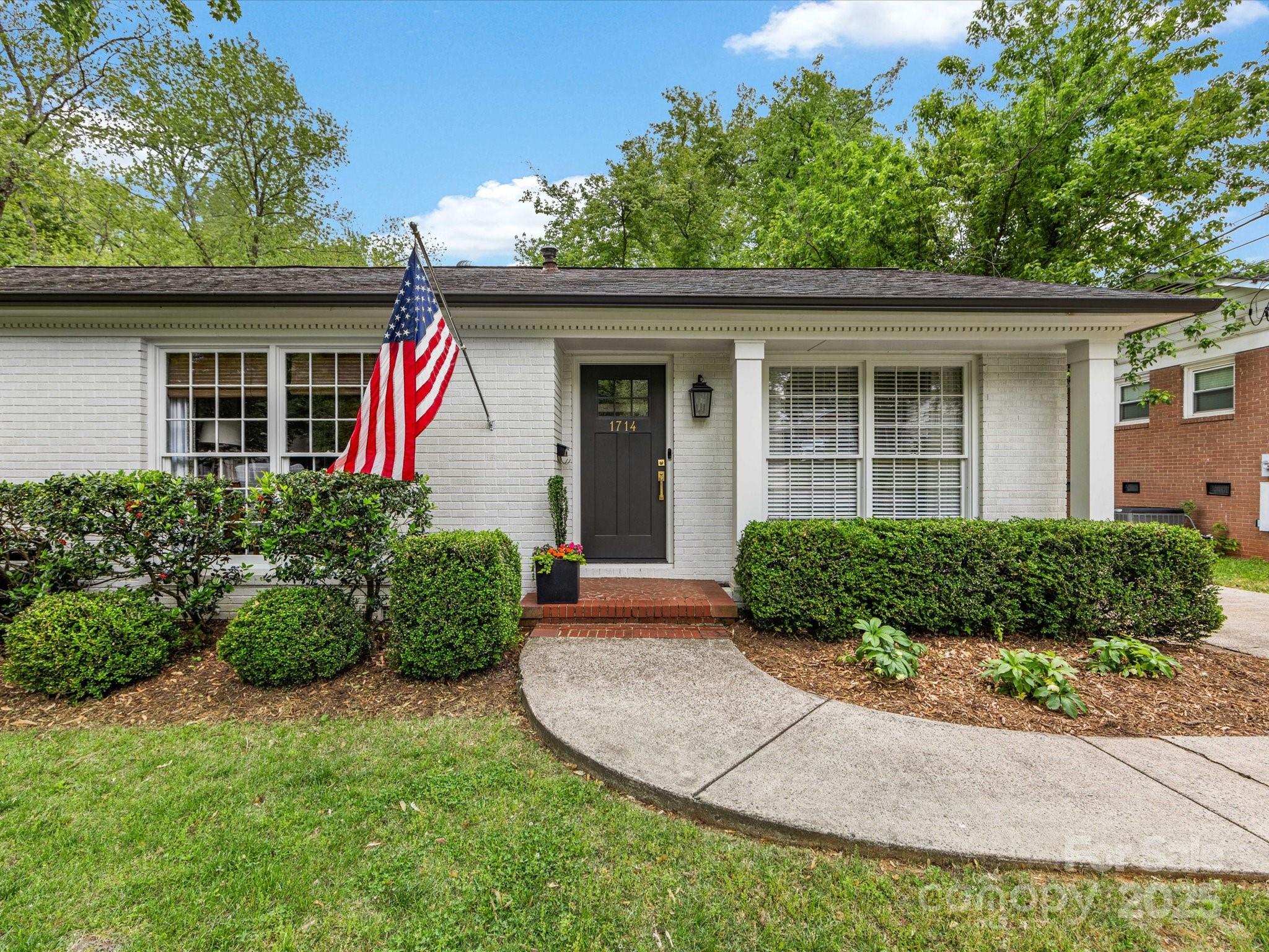 1714 Edgewater Drive Property Photo