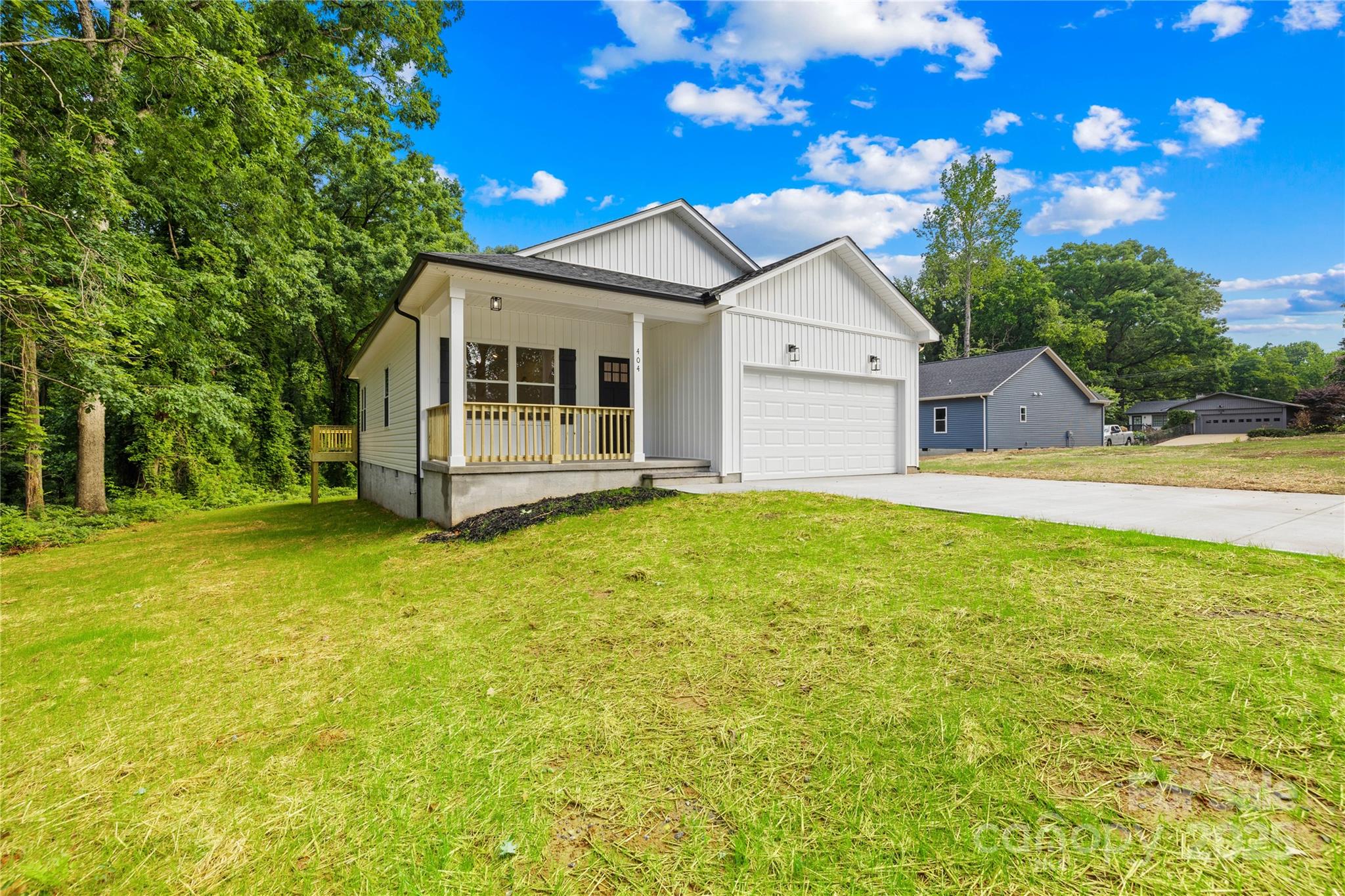 404 S Greenbriar Road Property Photo