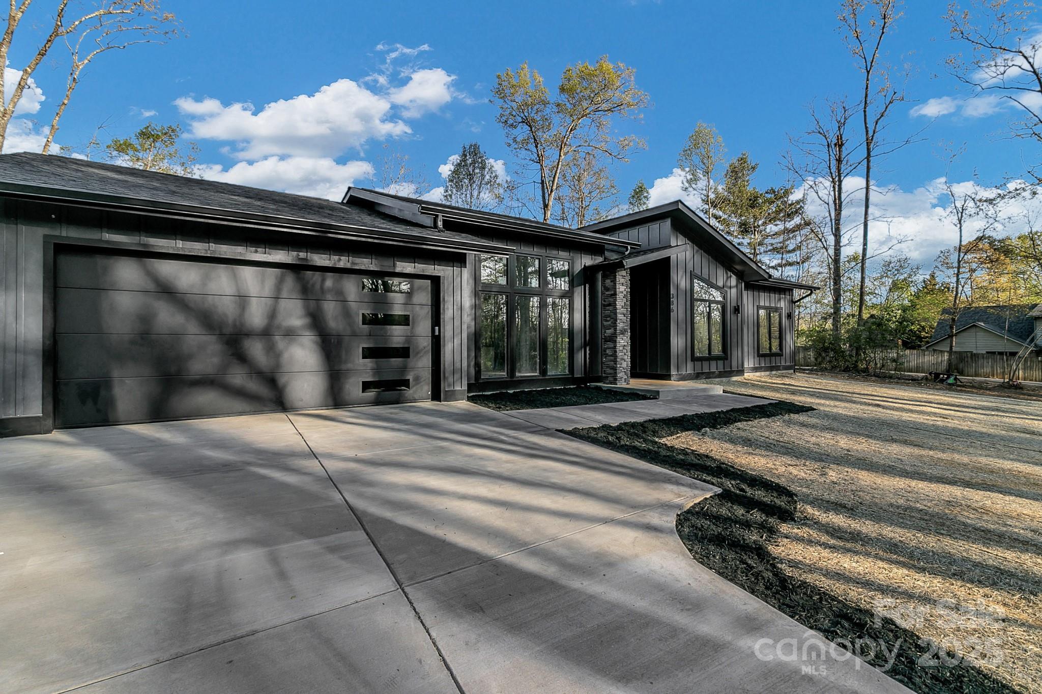 386 Donna Lane Property Photo