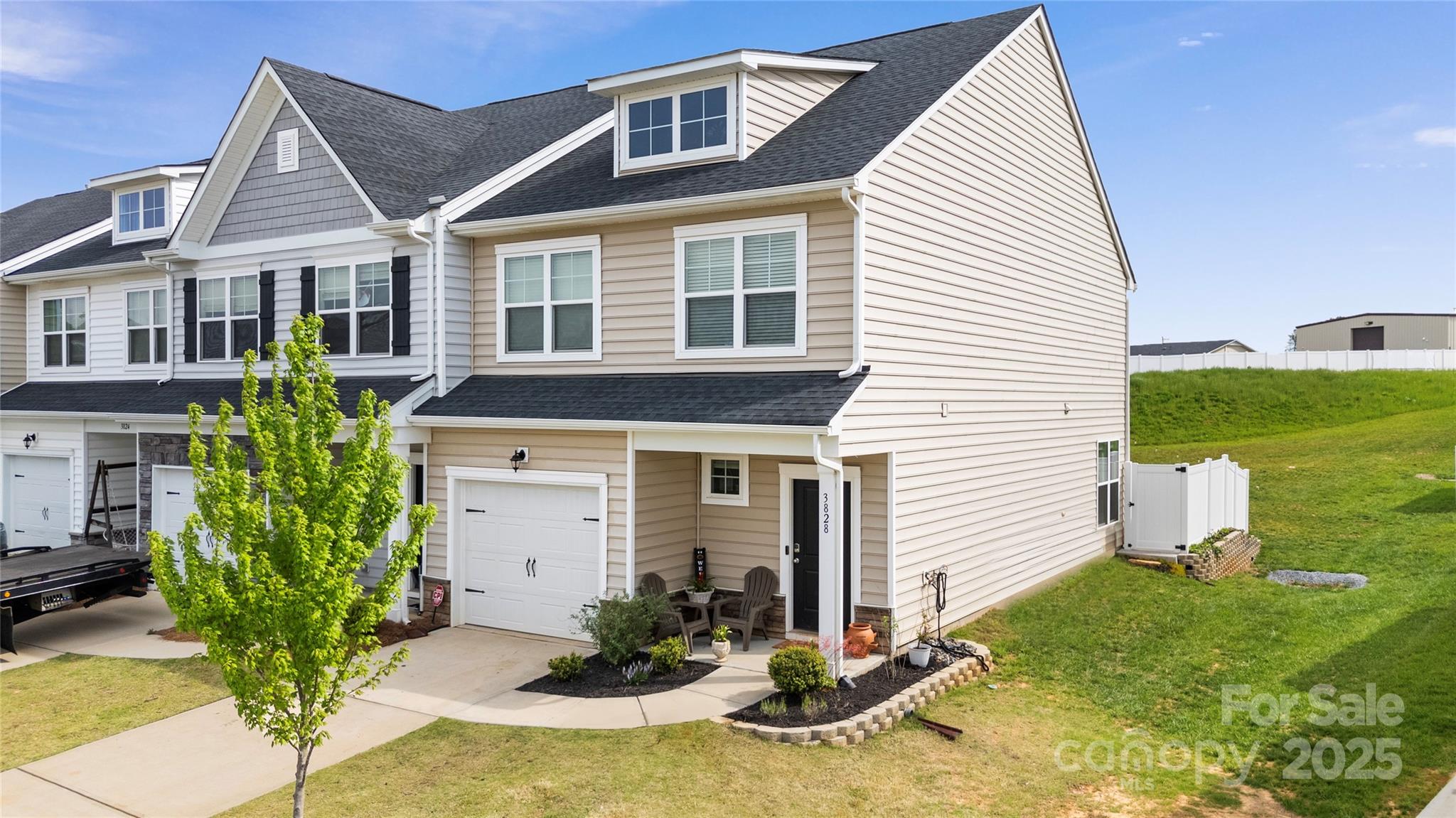 3828 Yorkshire Place Property Photo