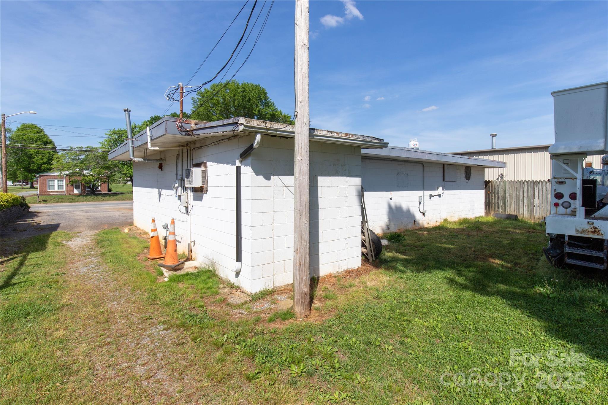 1112 E Main Street Property Photo 3