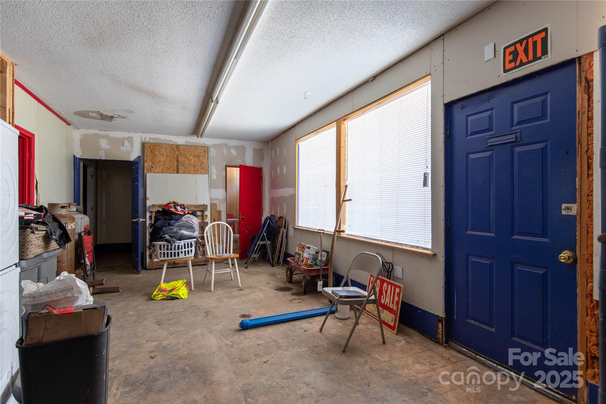 1112 E Main Street Property Photo 4