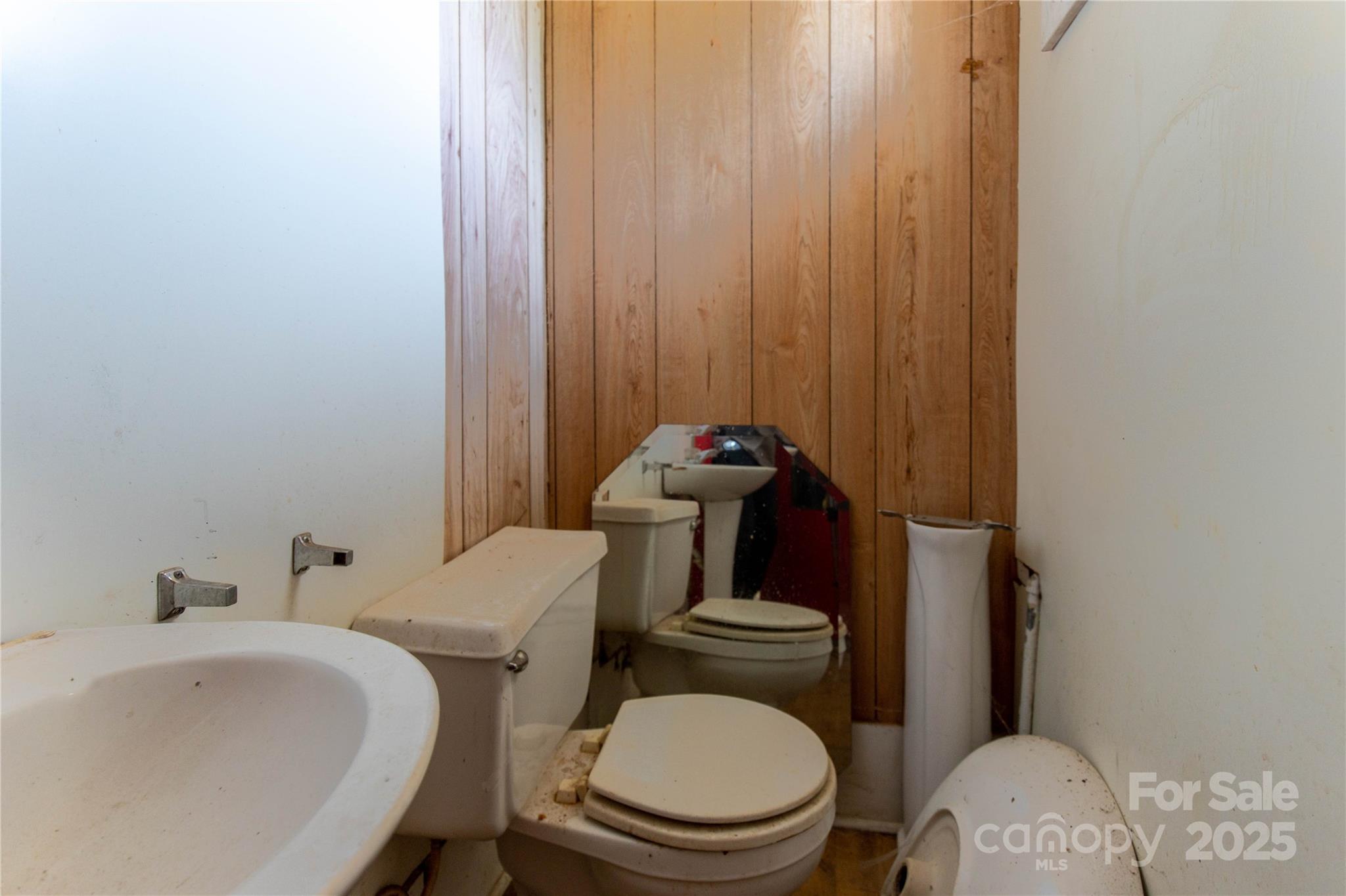 1112 E Main Street Property Photo 9