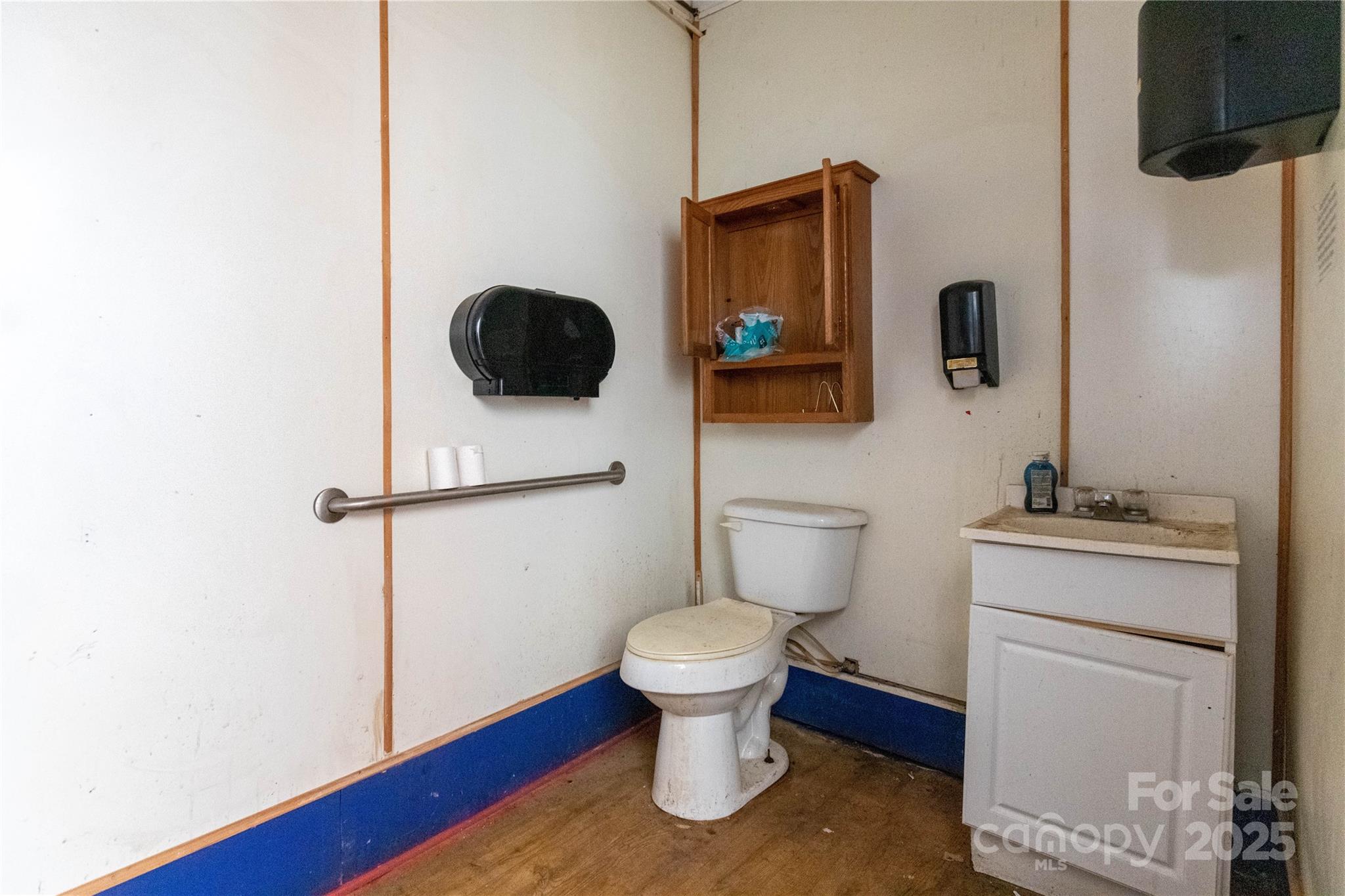 1112 E Main Street Property Photo 10