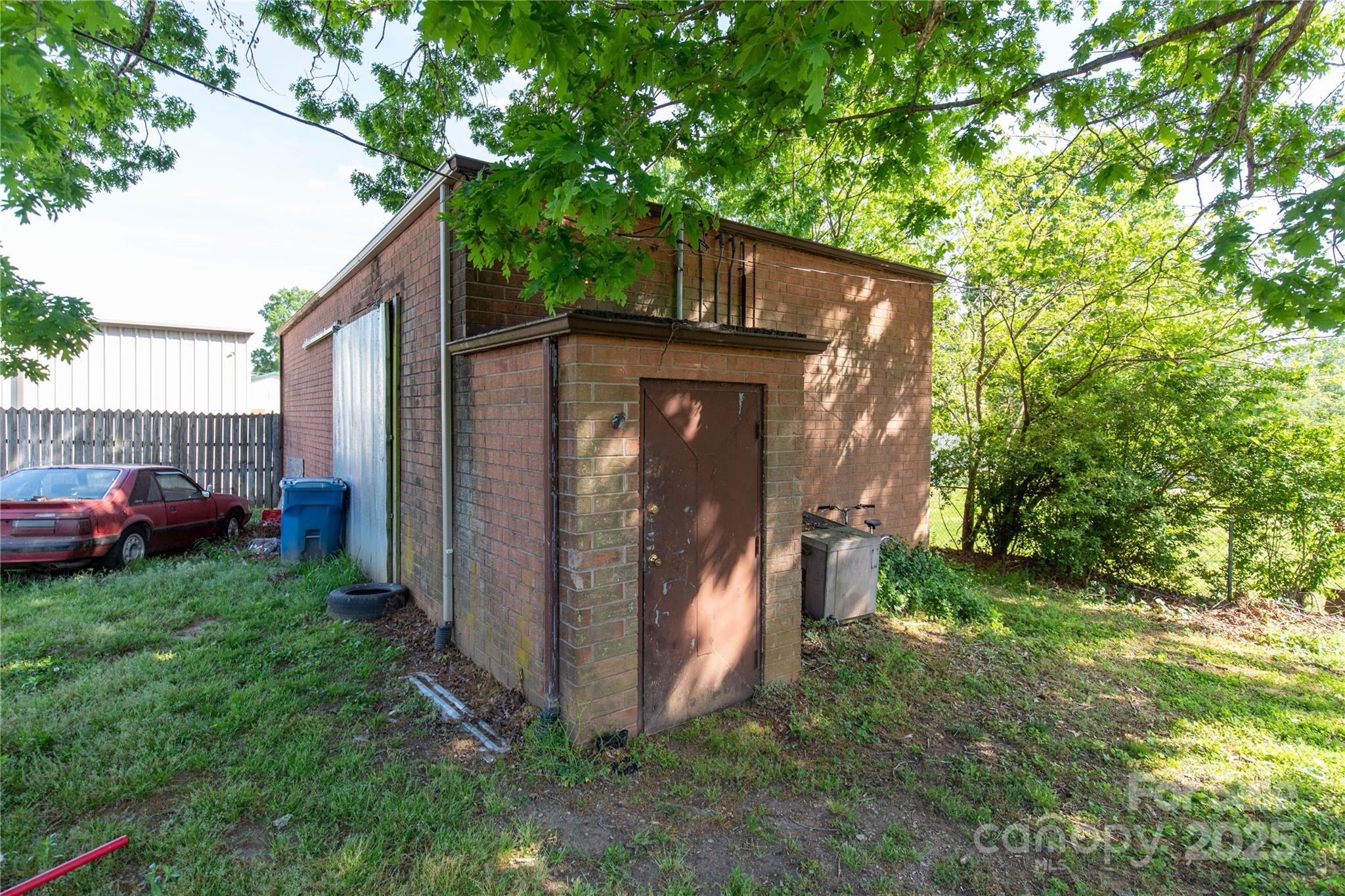 1112 E Main Street Property Photo 14