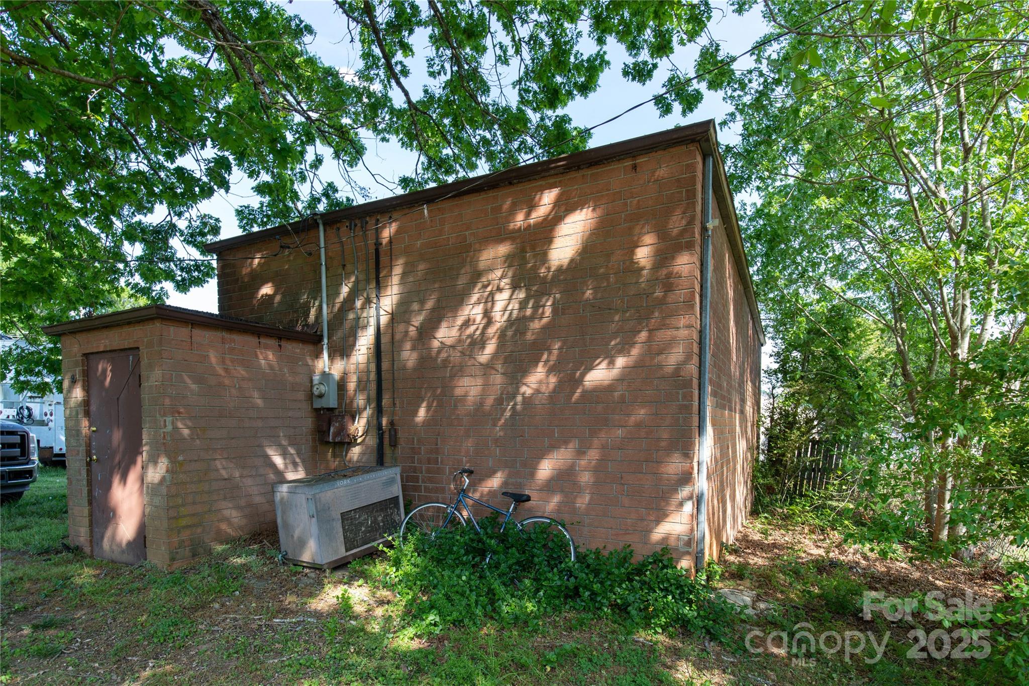 1112 E Main Street Property Photo 15
