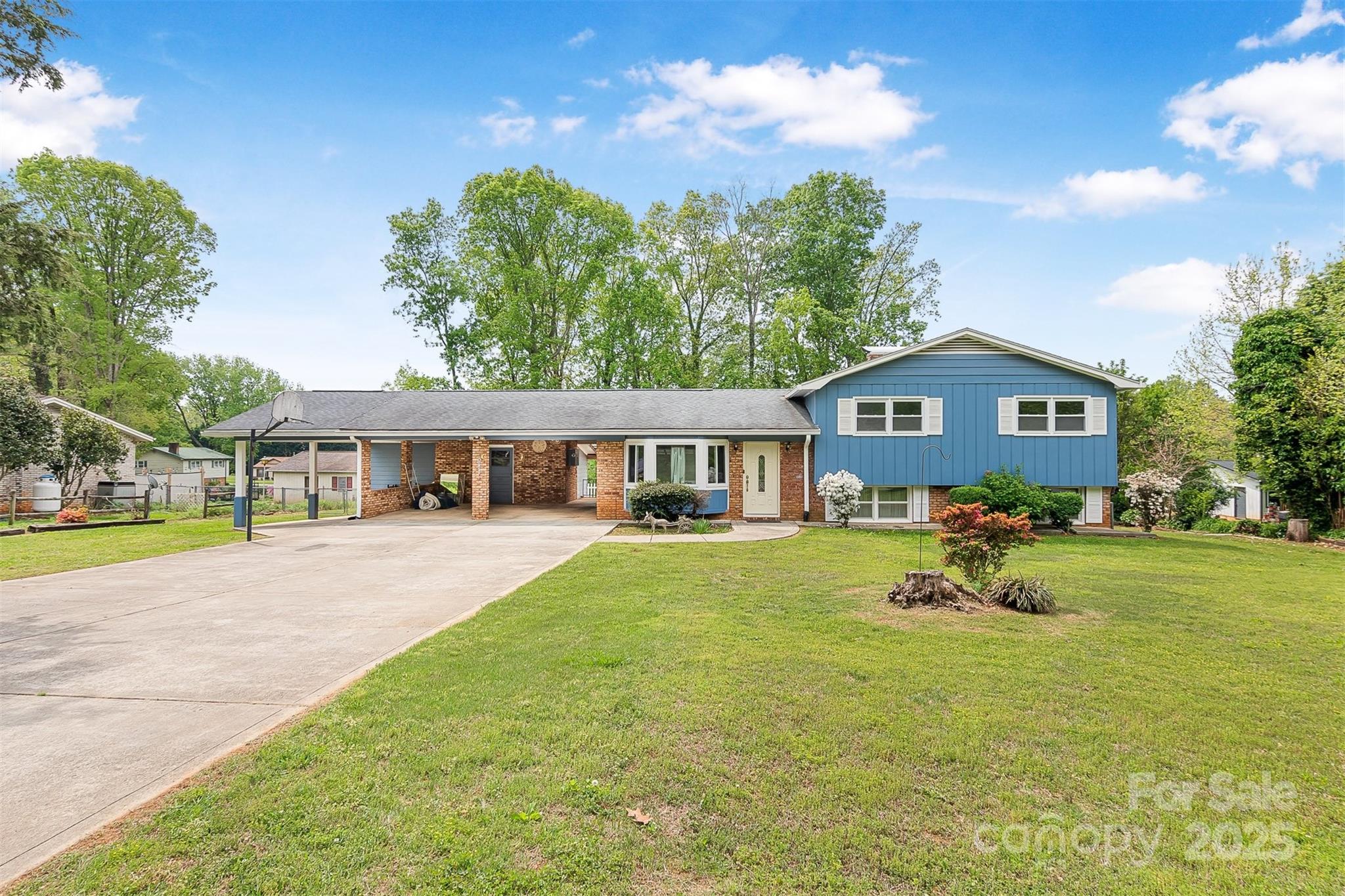 2649 Tiffany Street Property Photo