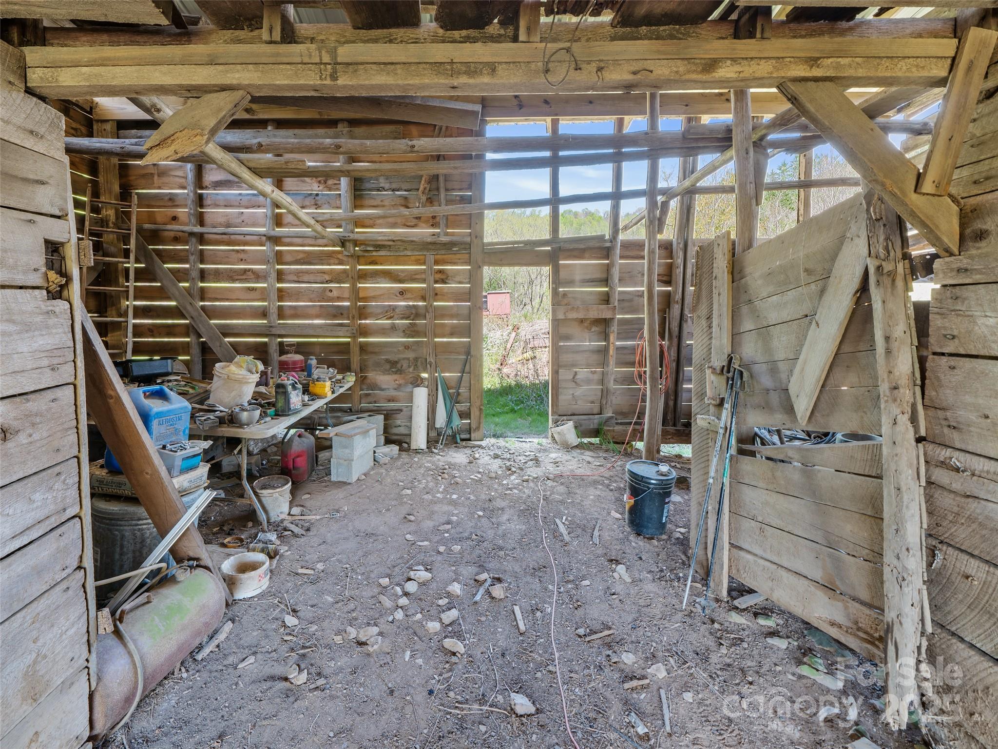 6370 Meadows Town Road Property Photo 11