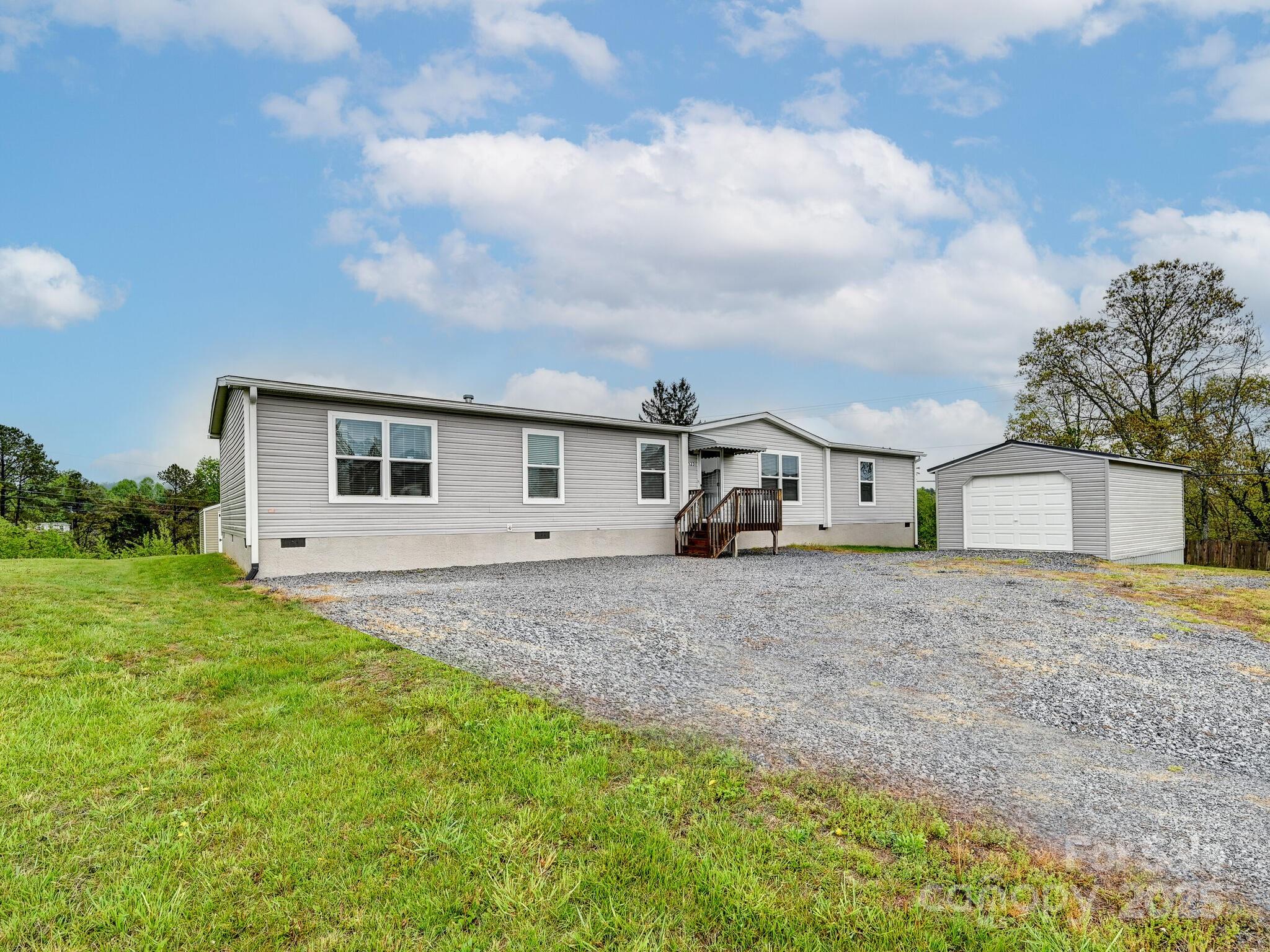 123 Big Oak Road Property Photo