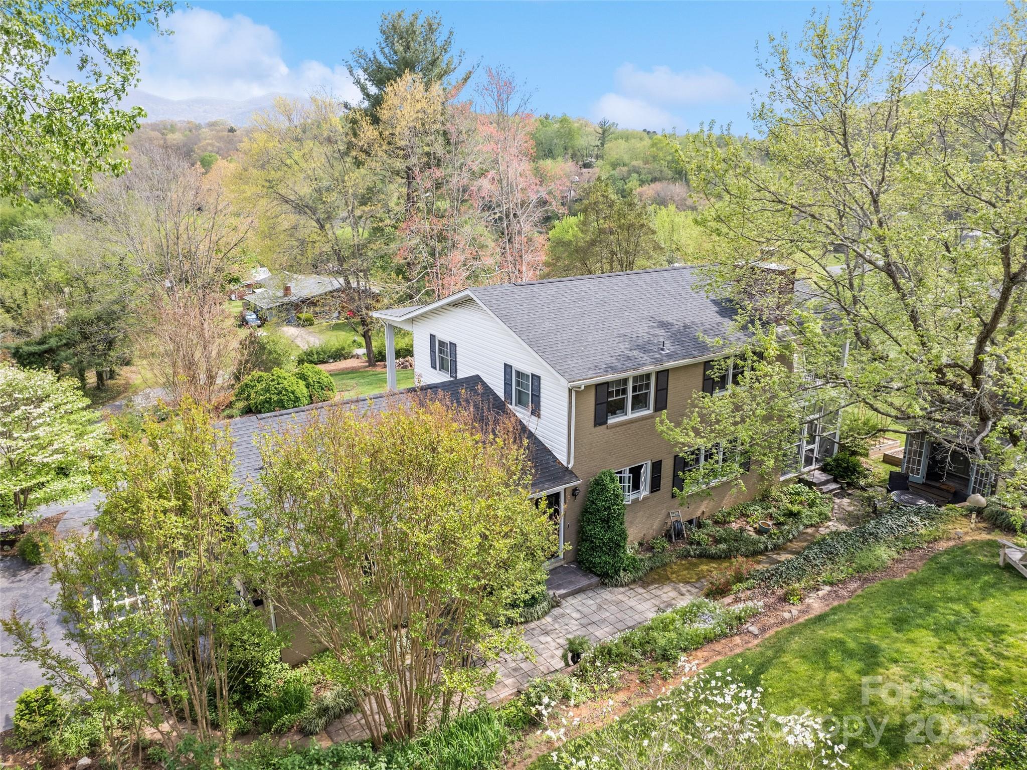 60 Club Knoll Avenue Property Photo 4