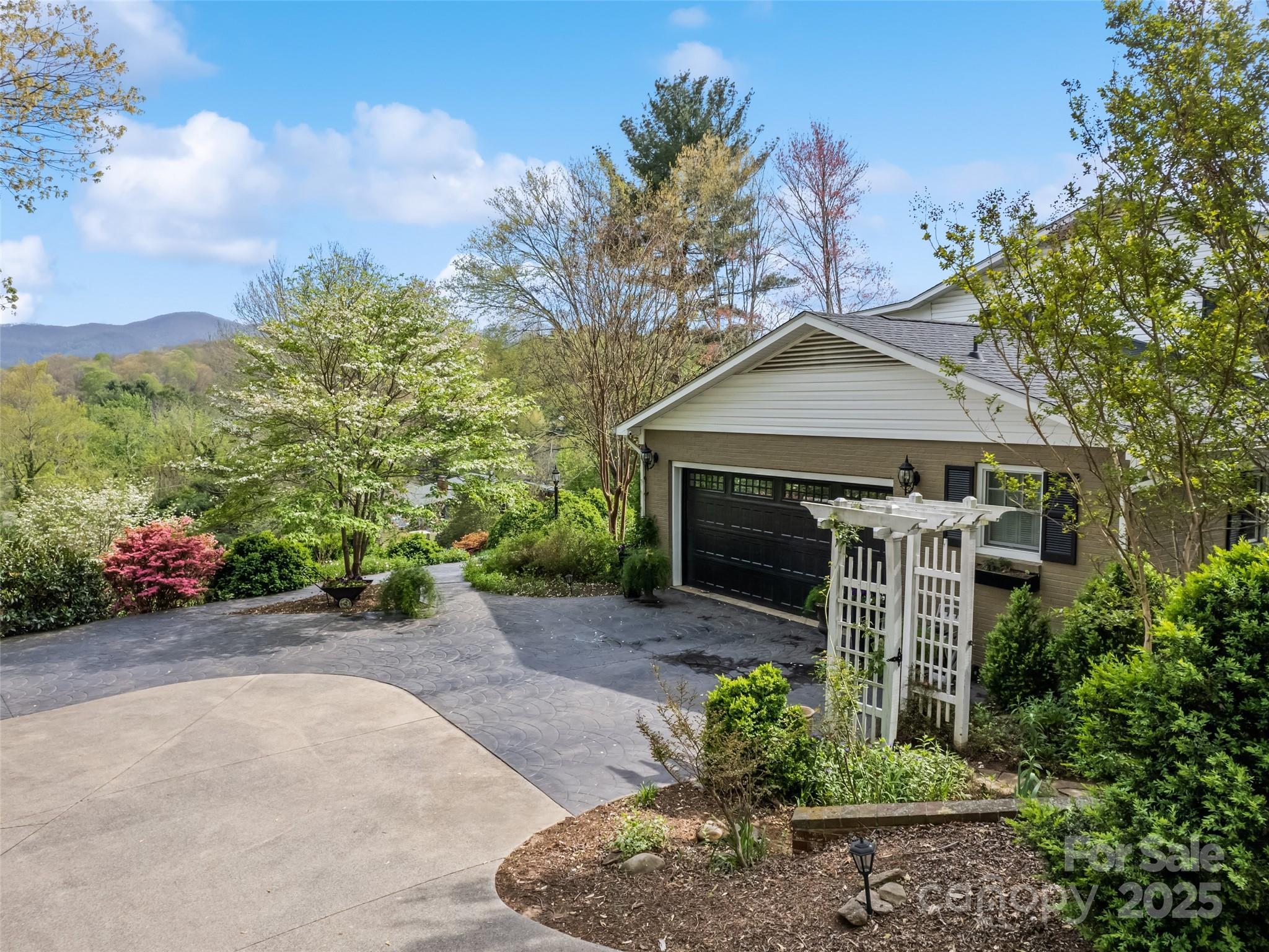 60 Club Knoll Avenue Property Photo 5